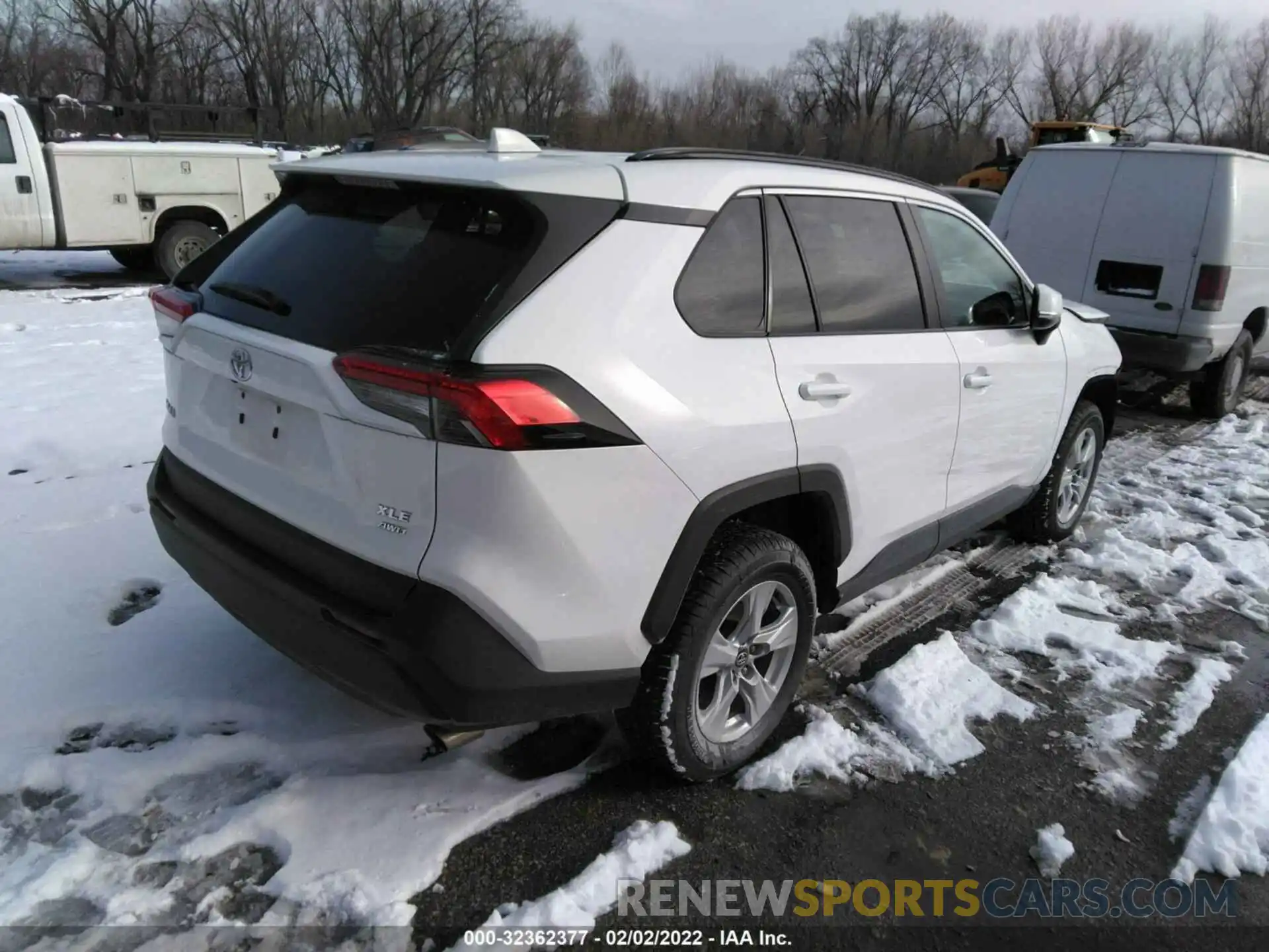 4 Photograph of a damaged car 2T3P1RFV6LC092770 TOYOTA RAV4 2020