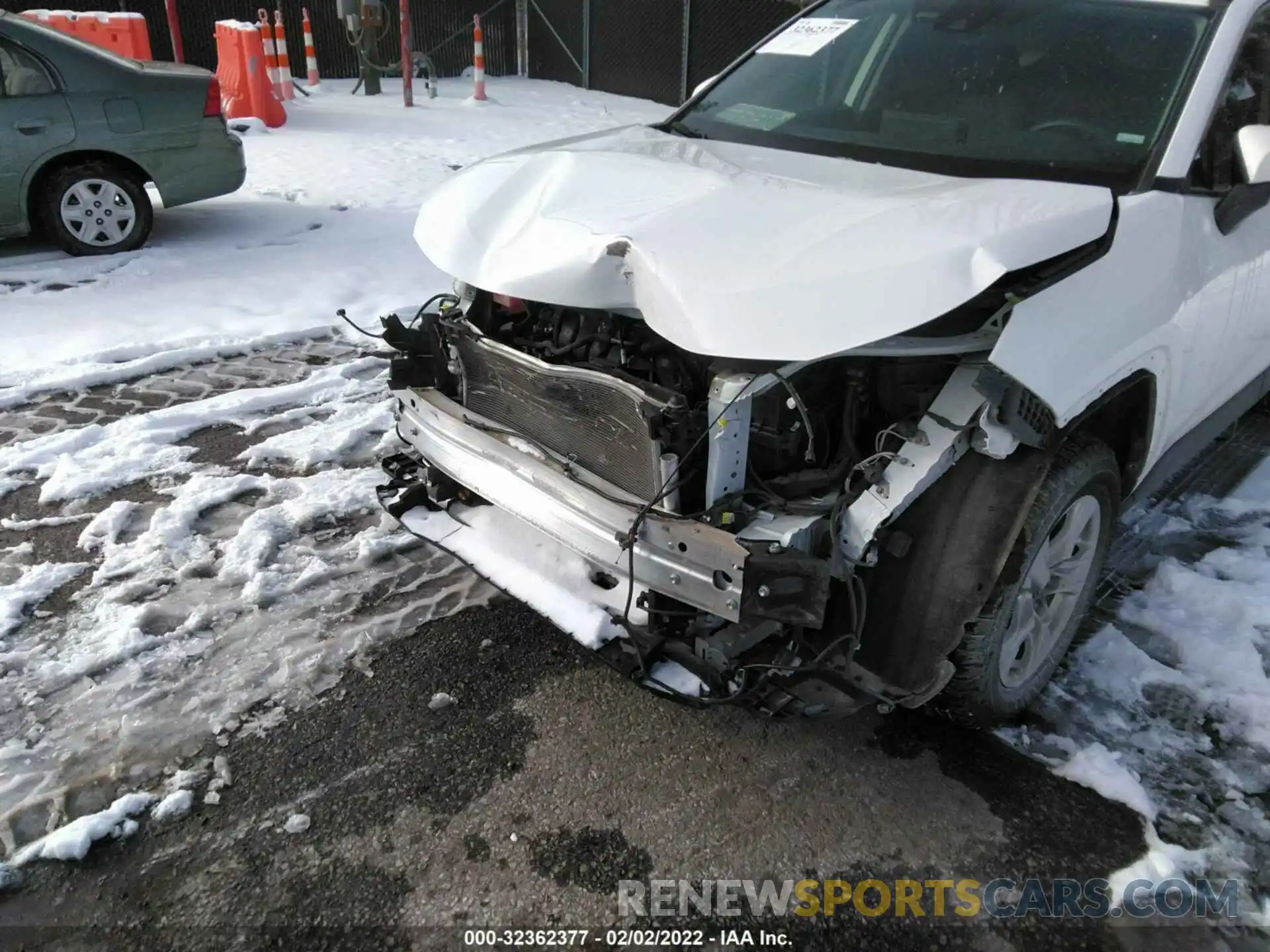 6 Photograph of a damaged car 2T3P1RFV6LC092770 TOYOTA RAV4 2020