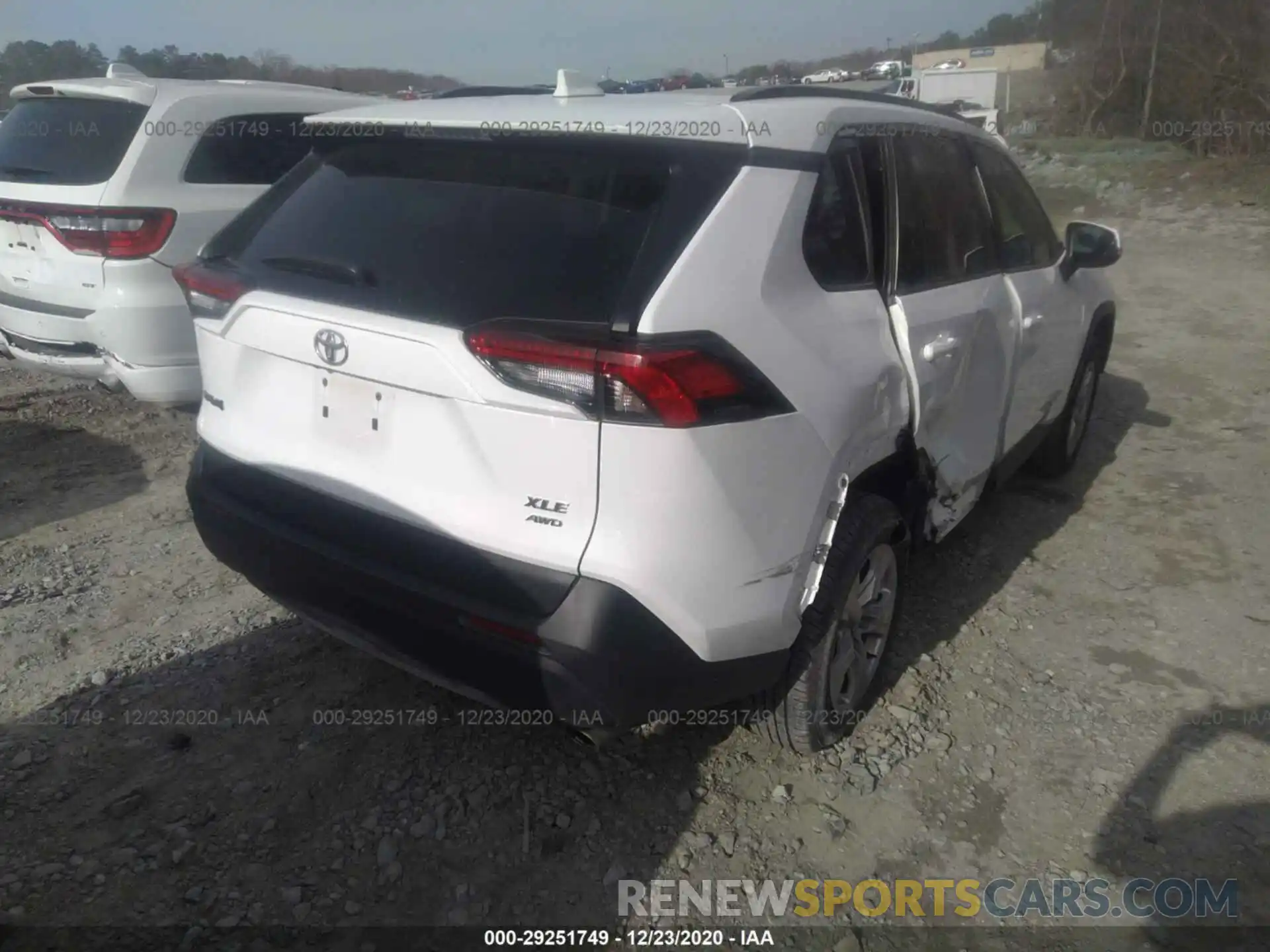 4 Photograph of a damaged car 2T3P1RFV6LC094308 TOYOTA RAV4 2020