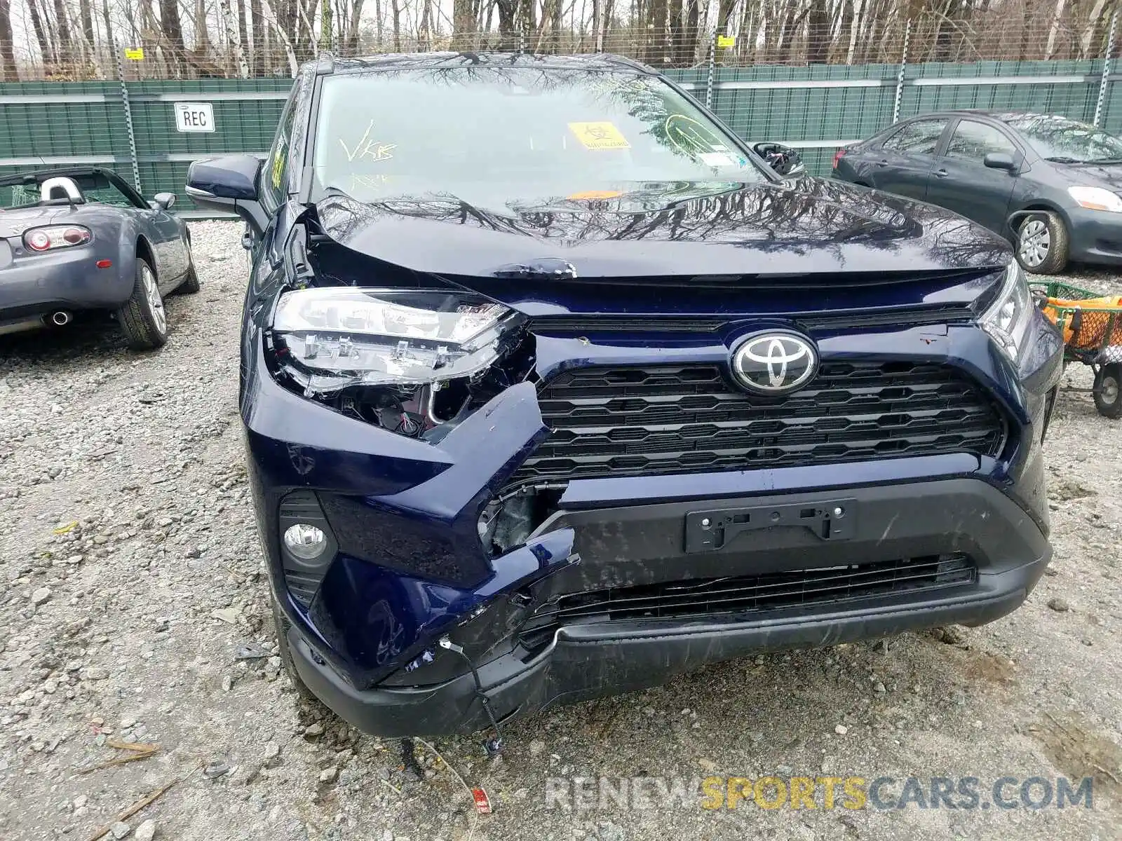 9 Photograph of a damaged car 2T3P1RFV6LC100043 TOYOTA RAV4 2020