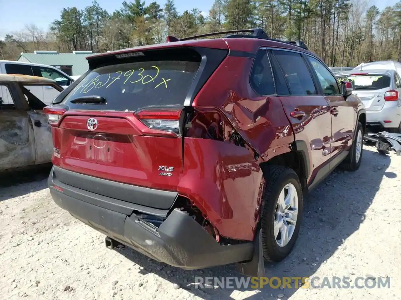 4 Photograph of a damaged car 2T3P1RFV6LC117084 TOYOTA RAV4 2020