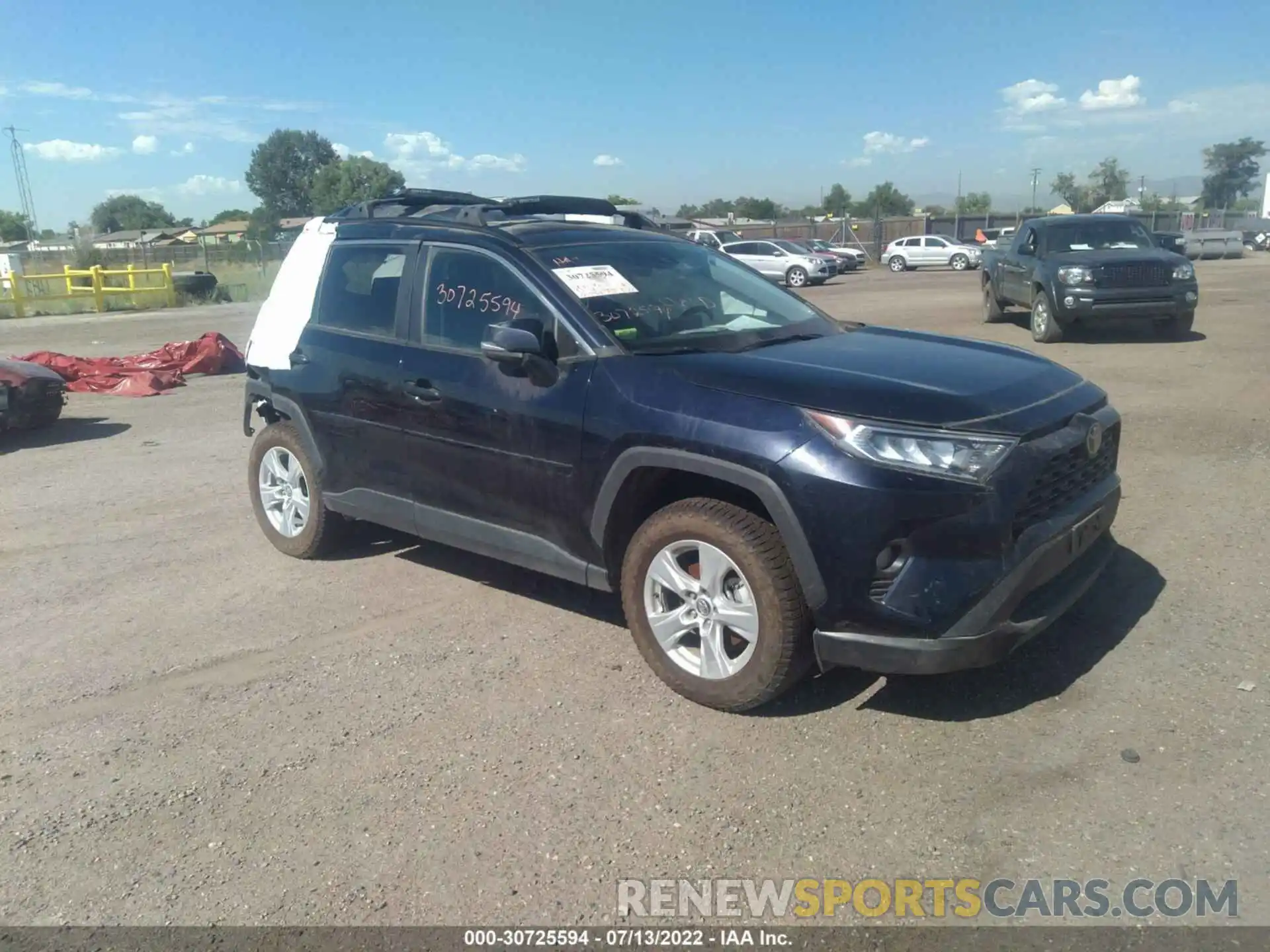 1 Photograph of a damaged car 2T3P1RFV6LC121748 TOYOTA RAV4 2020