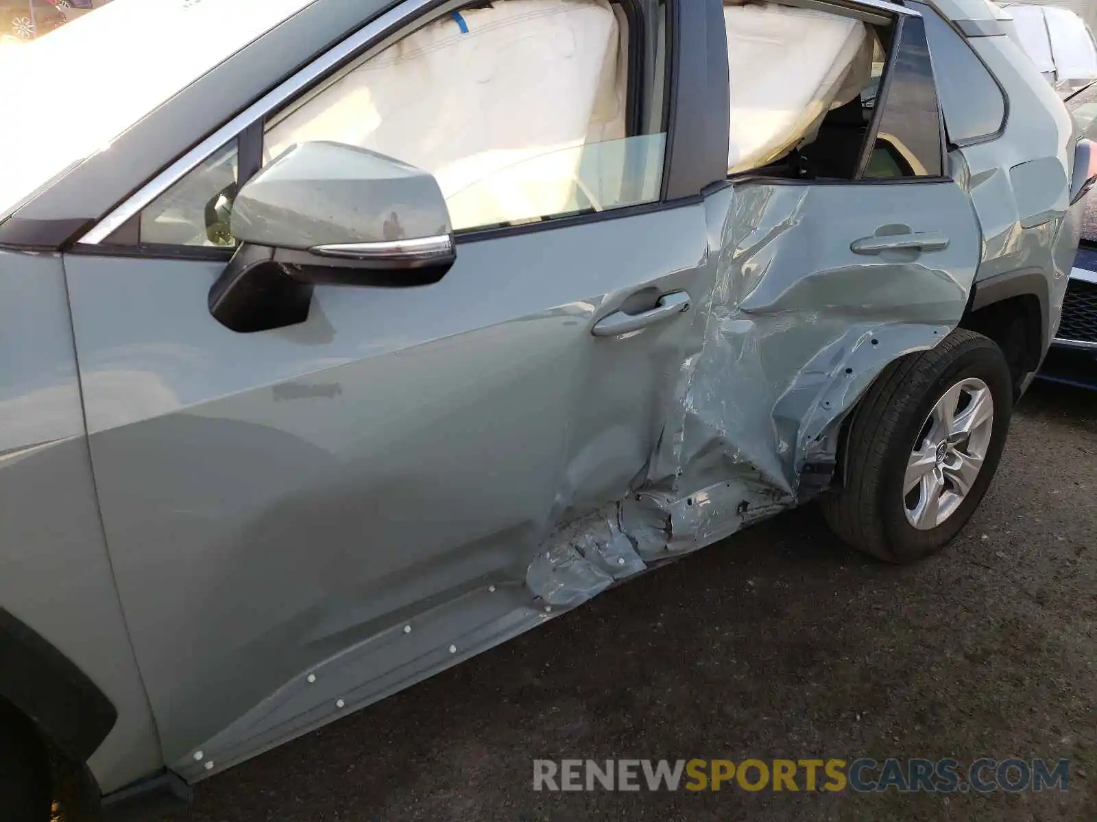 9 Photograph of a damaged car 2T3P1RFV6LC126061 TOYOTA RAV4 2020