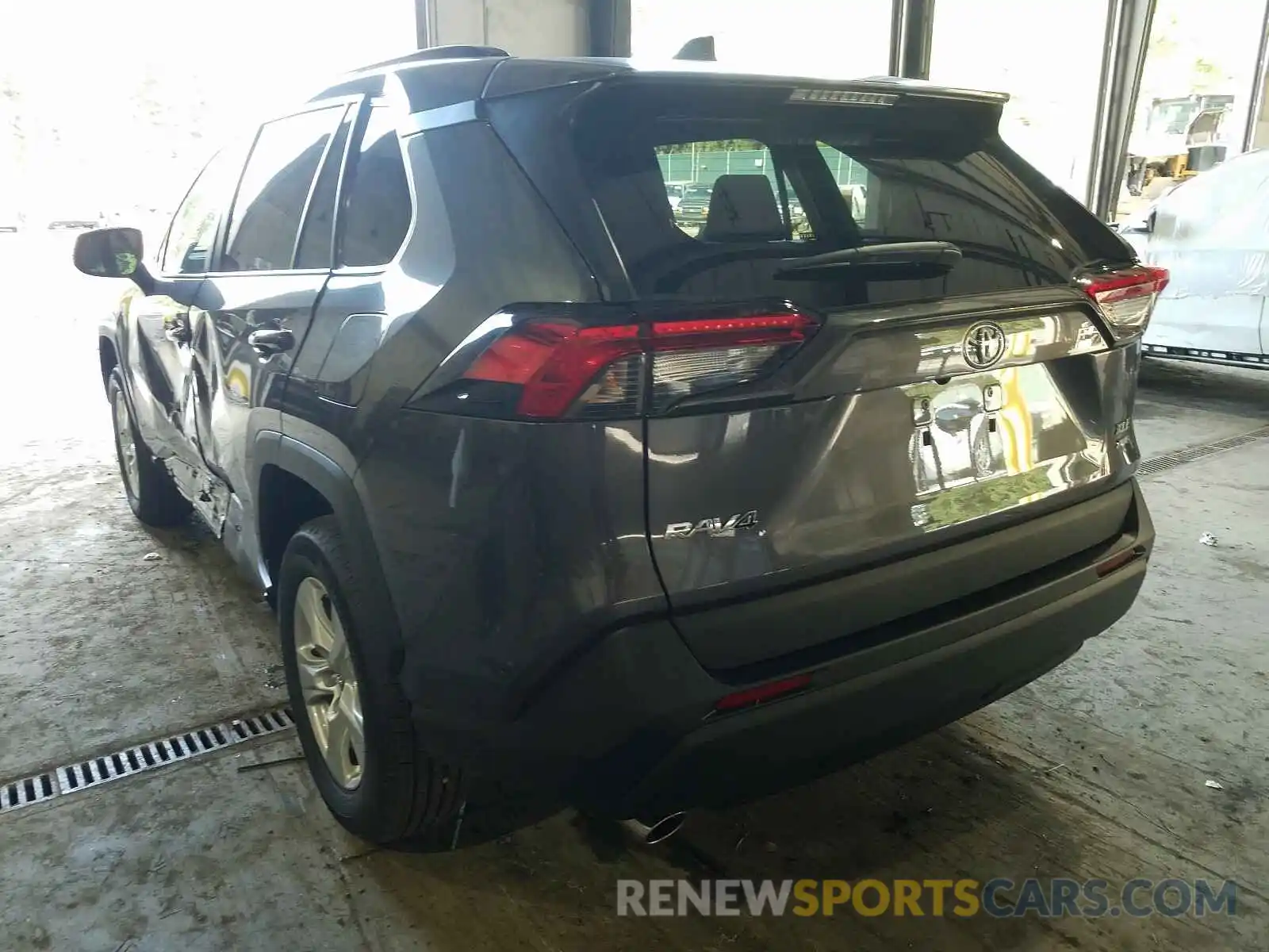 3 Photograph of a damaged car 2T3P1RFV6LC134032 TOYOTA RAV4 2020