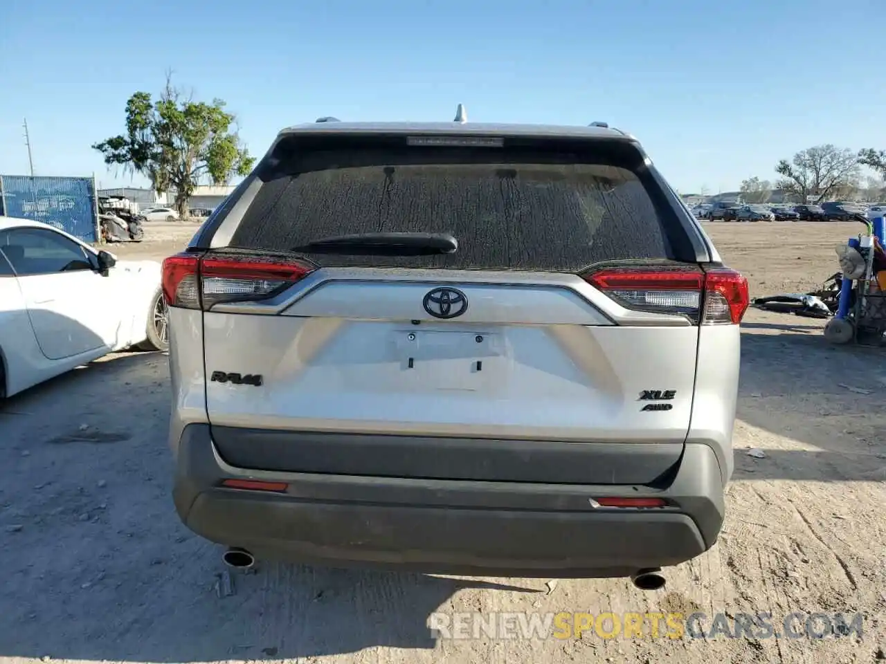 6 Photograph of a damaged car 2T3P1RFV6LC134693 TOYOTA RAV4 2020