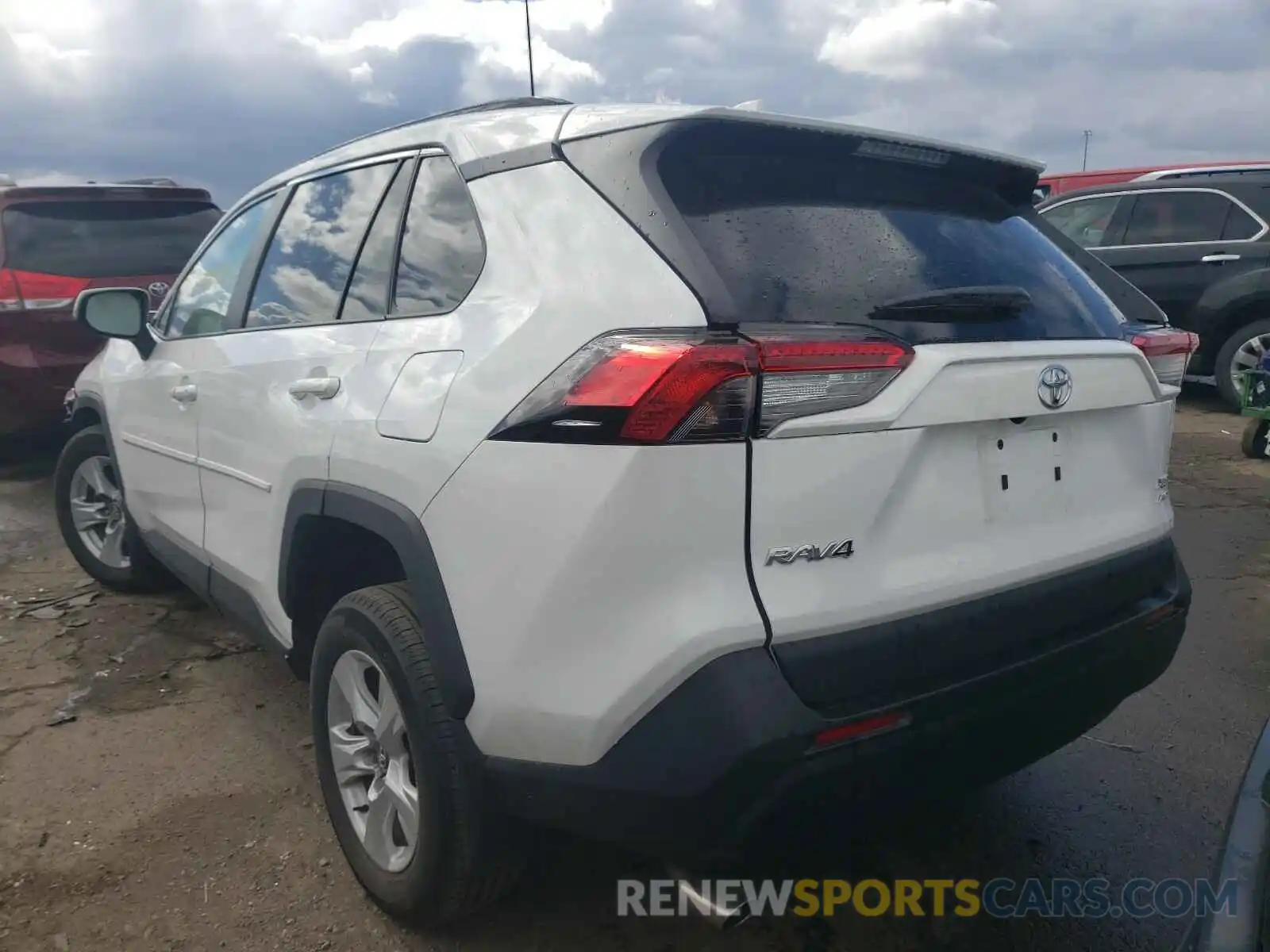 3 Photograph of a damaged car 2T3P1RFV6LC137531 TOYOTA RAV4 2020