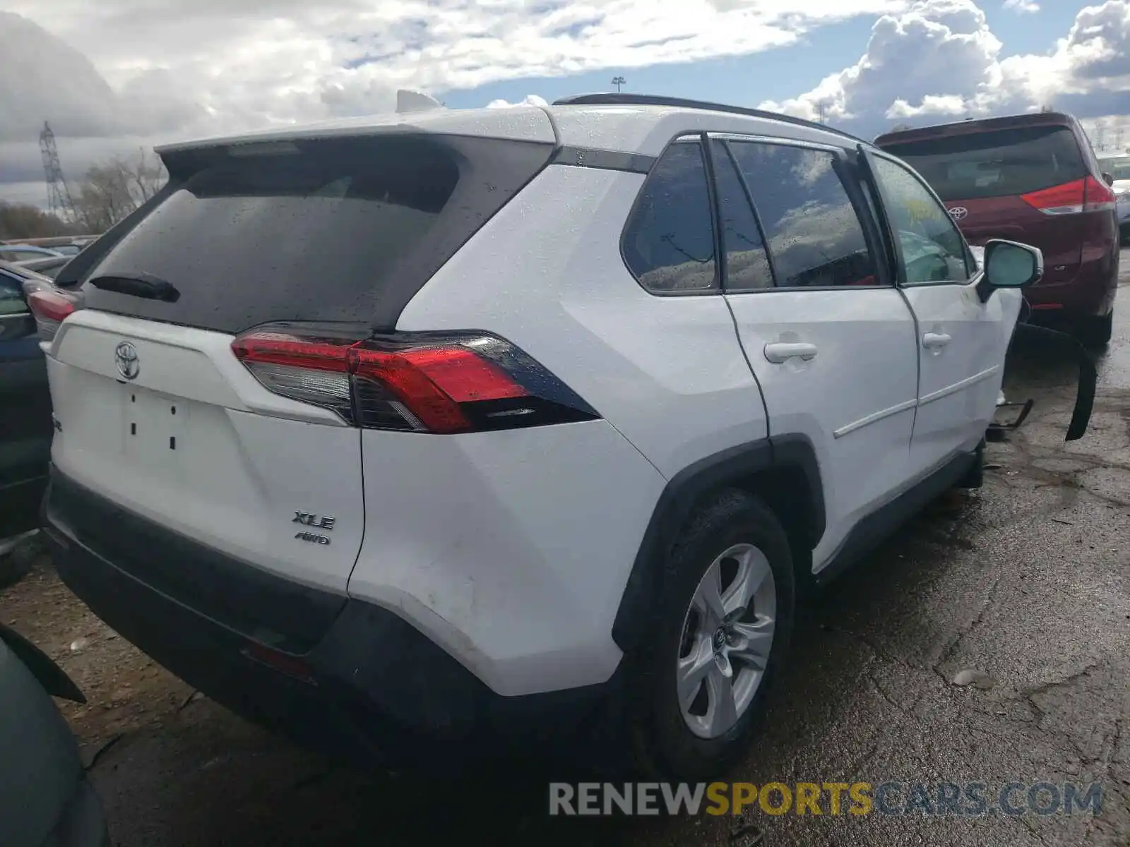 4 Photograph of a damaged car 2T3P1RFV6LC137531 TOYOTA RAV4 2020