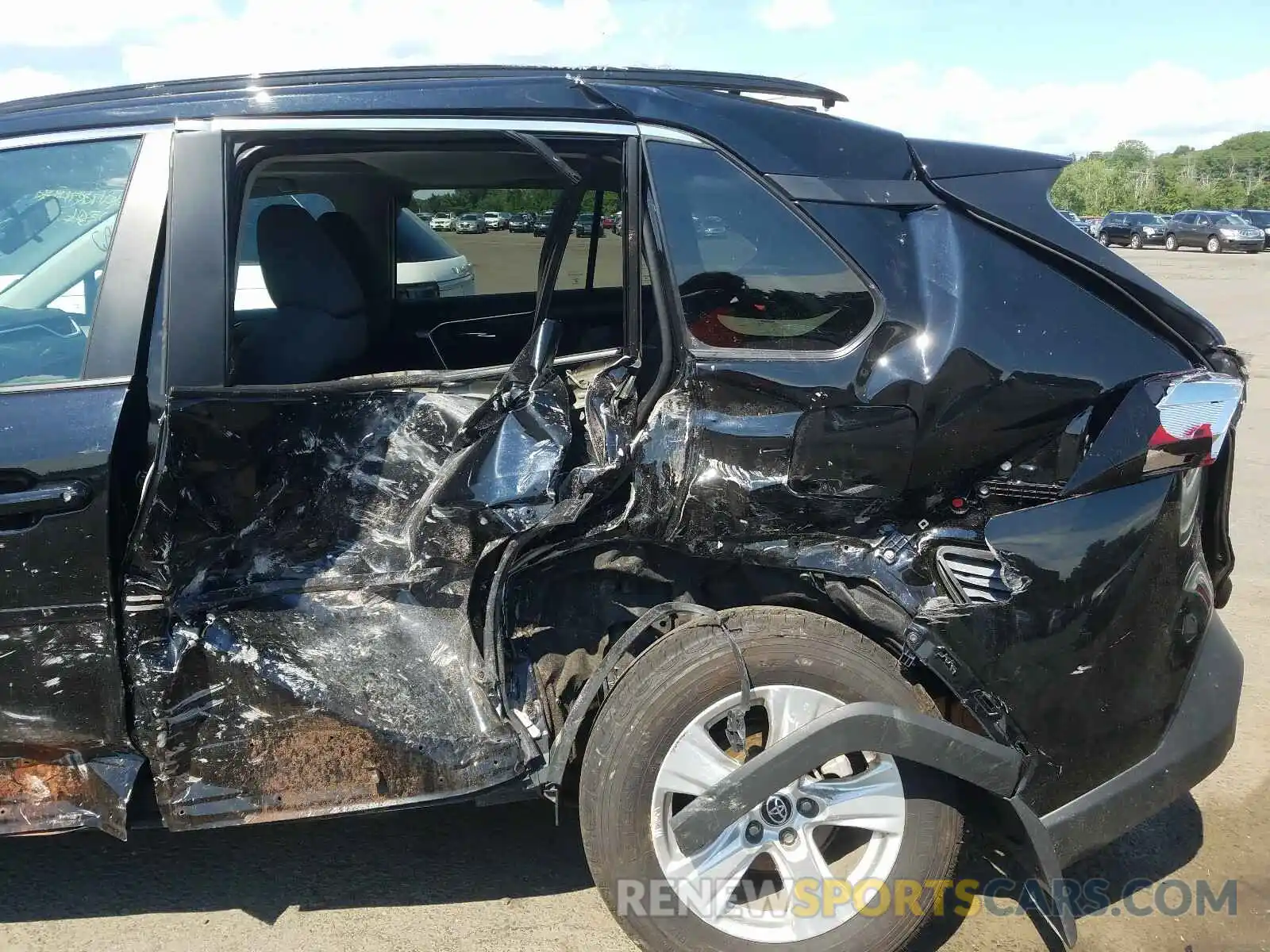 9 Photograph of a damaged car 2T3P1RFV6LW095215 TOYOTA RAV4 2020