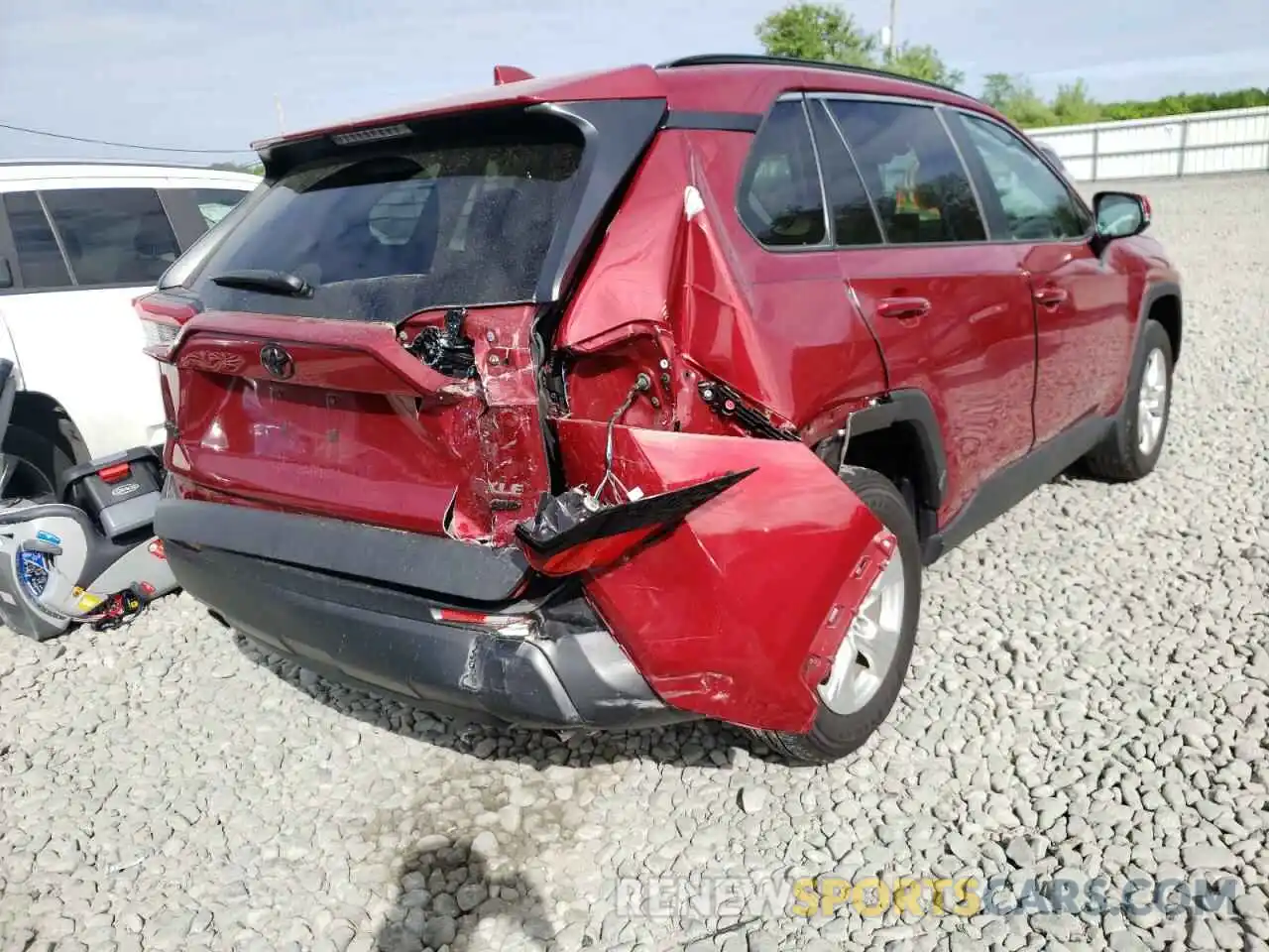 4 Photograph of a damaged car 2T3P1RFV6LW101840 TOYOTA RAV4 2020