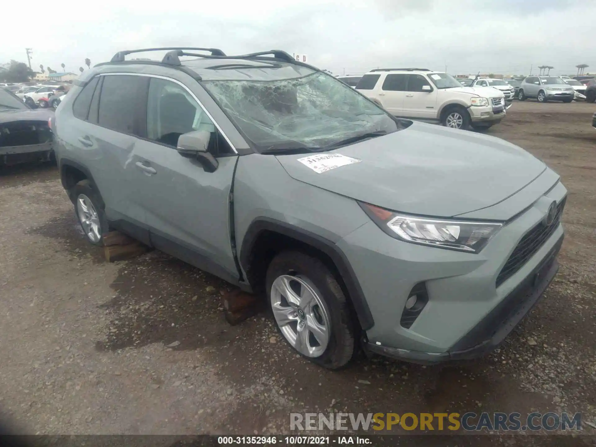 1 Photograph of a damaged car 2T3P1RFV6LW115768 TOYOTA RAV4 2020