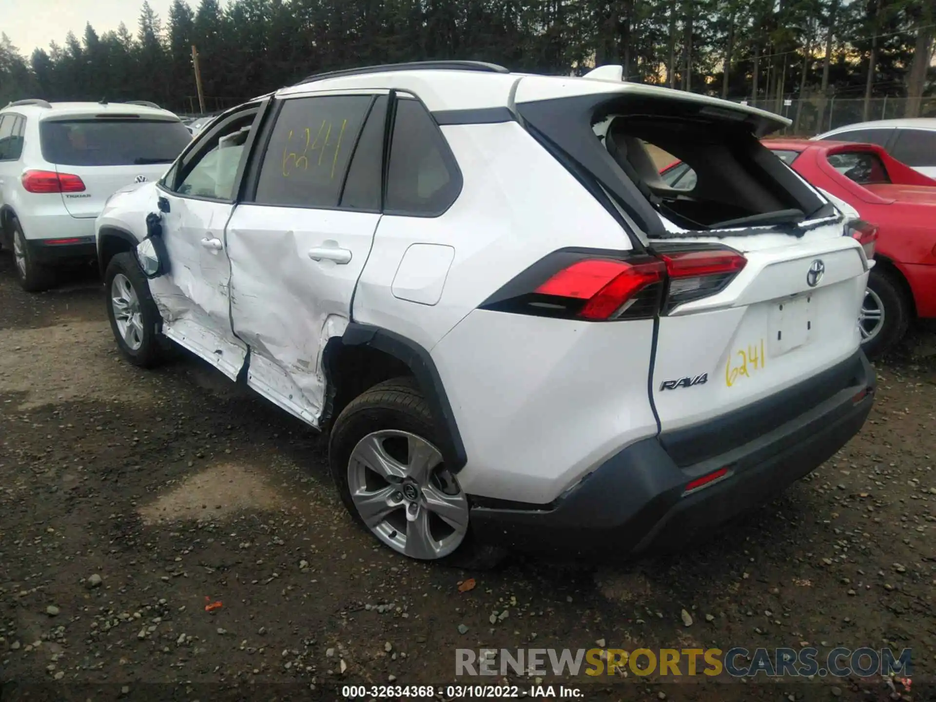 3 Photograph of a damaged car 2T3P1RFV6LW119626 TOYOTA RAV4 2020