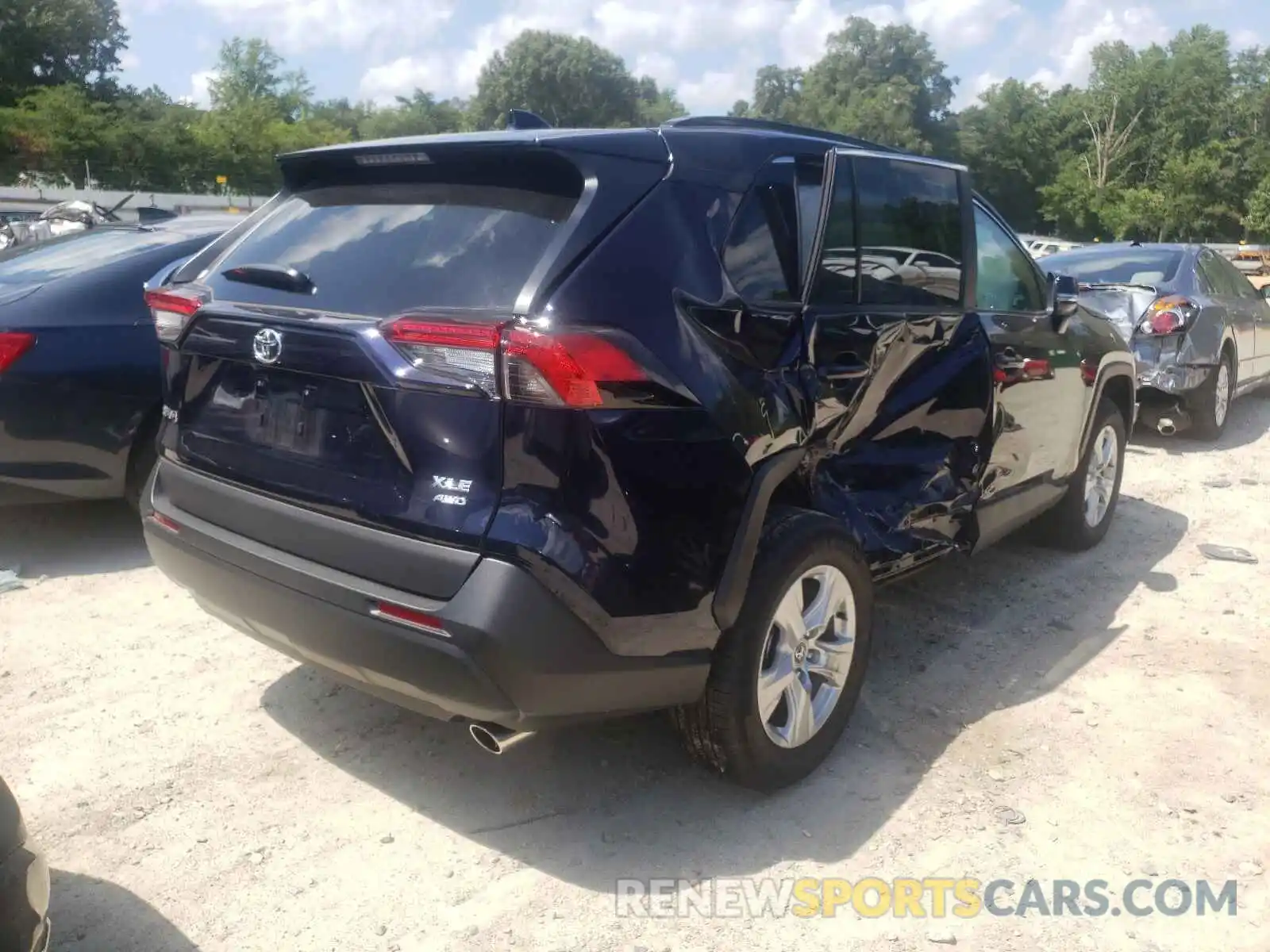 4 Photograph of a damaged car 2T3P1RFV6LW130934 TOYOTA RAV4 2020