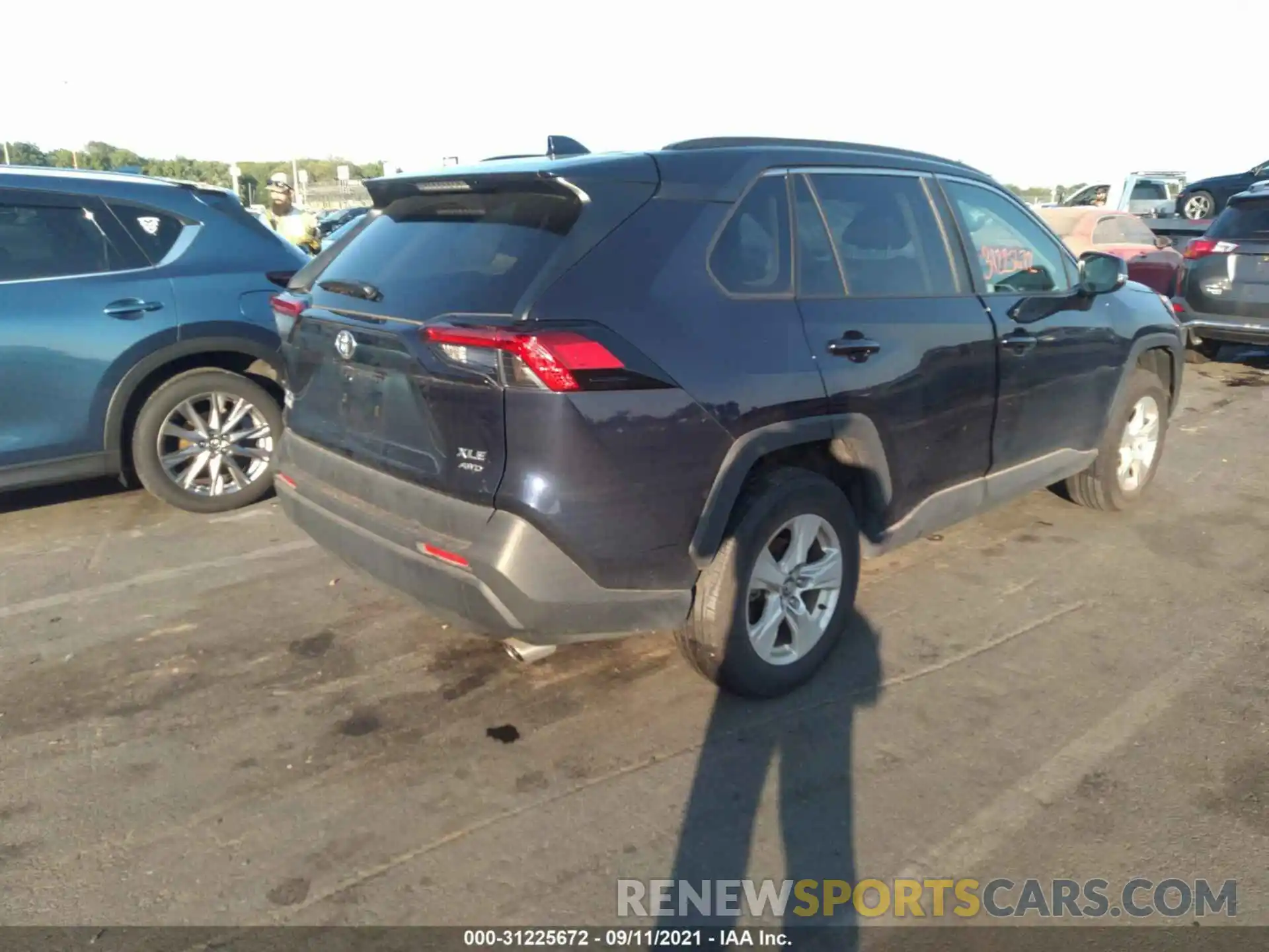 4 Photograph of a damaged car 2T3P1RFV6LW135230 TOYOTA RAV4 2020