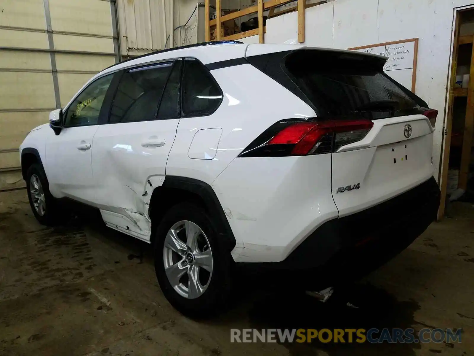 3 Фотография поврежденного автомобиля 2T3P1RFV6LW139939 TOYOTA RAV4 2020