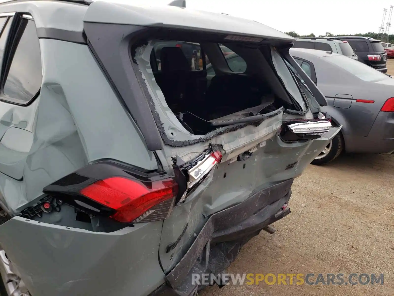 9 Photograph of a damaged car 2T3P1RFV7LC065772 TOYOTA RAV4 2020