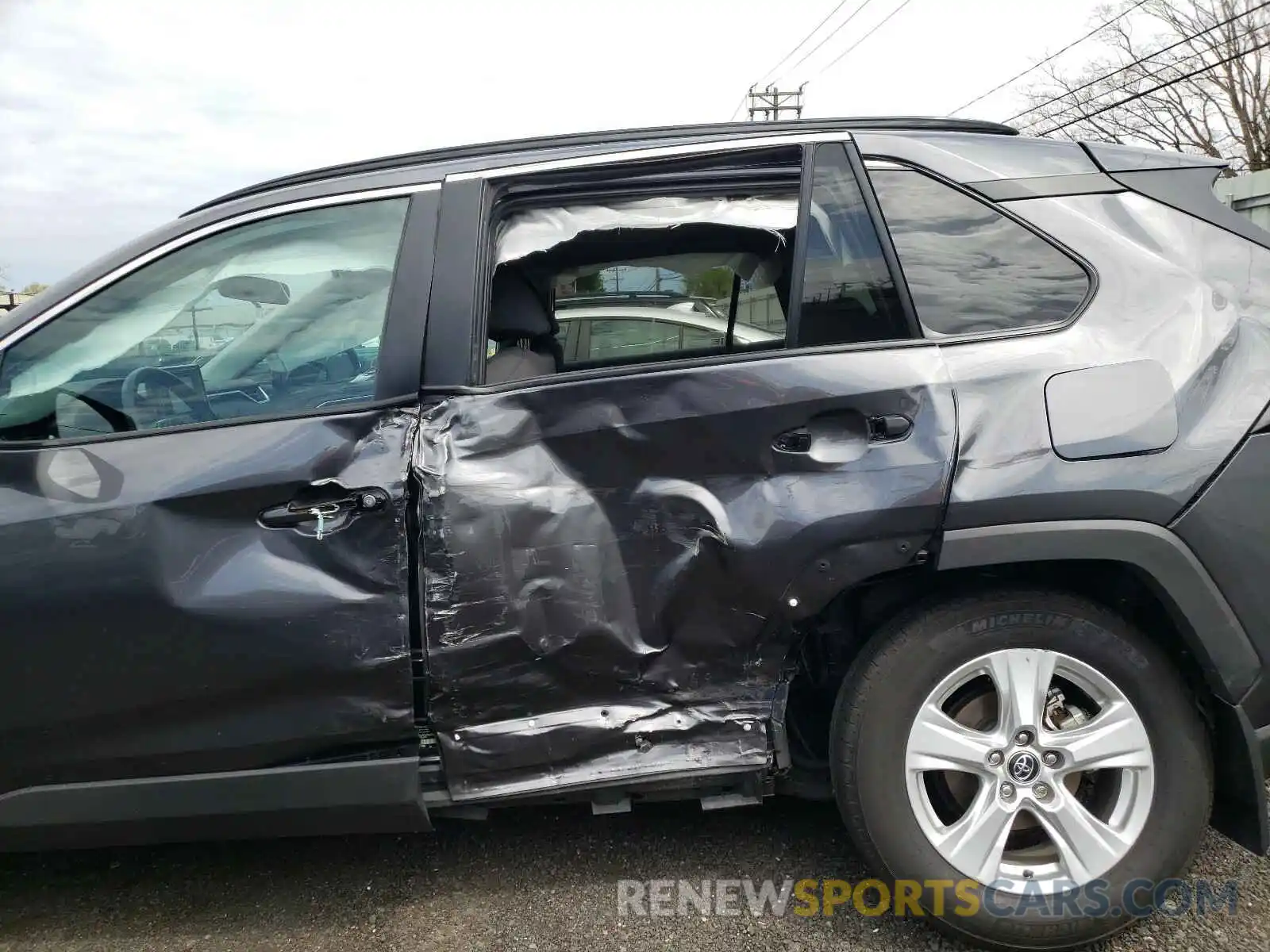 9 Photograph of a damaged car 2T3P1RFV7LC080871 TOYOTA RAV4 2020