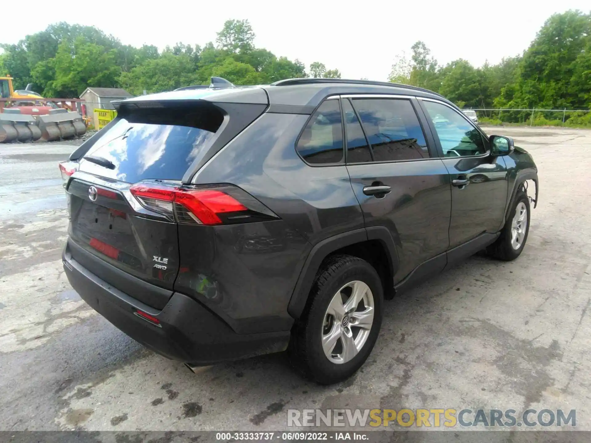 4 Photograph of a damaged car 2T3P1RFV7LC101458 TOYOTA RAV4 2020