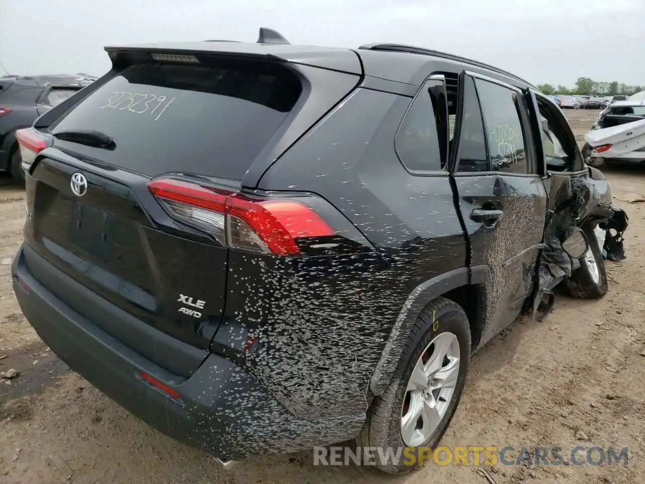 4 Photograph of a damaged car 2T3P1RFV7LC110337 TOYOTA RAV4 2020