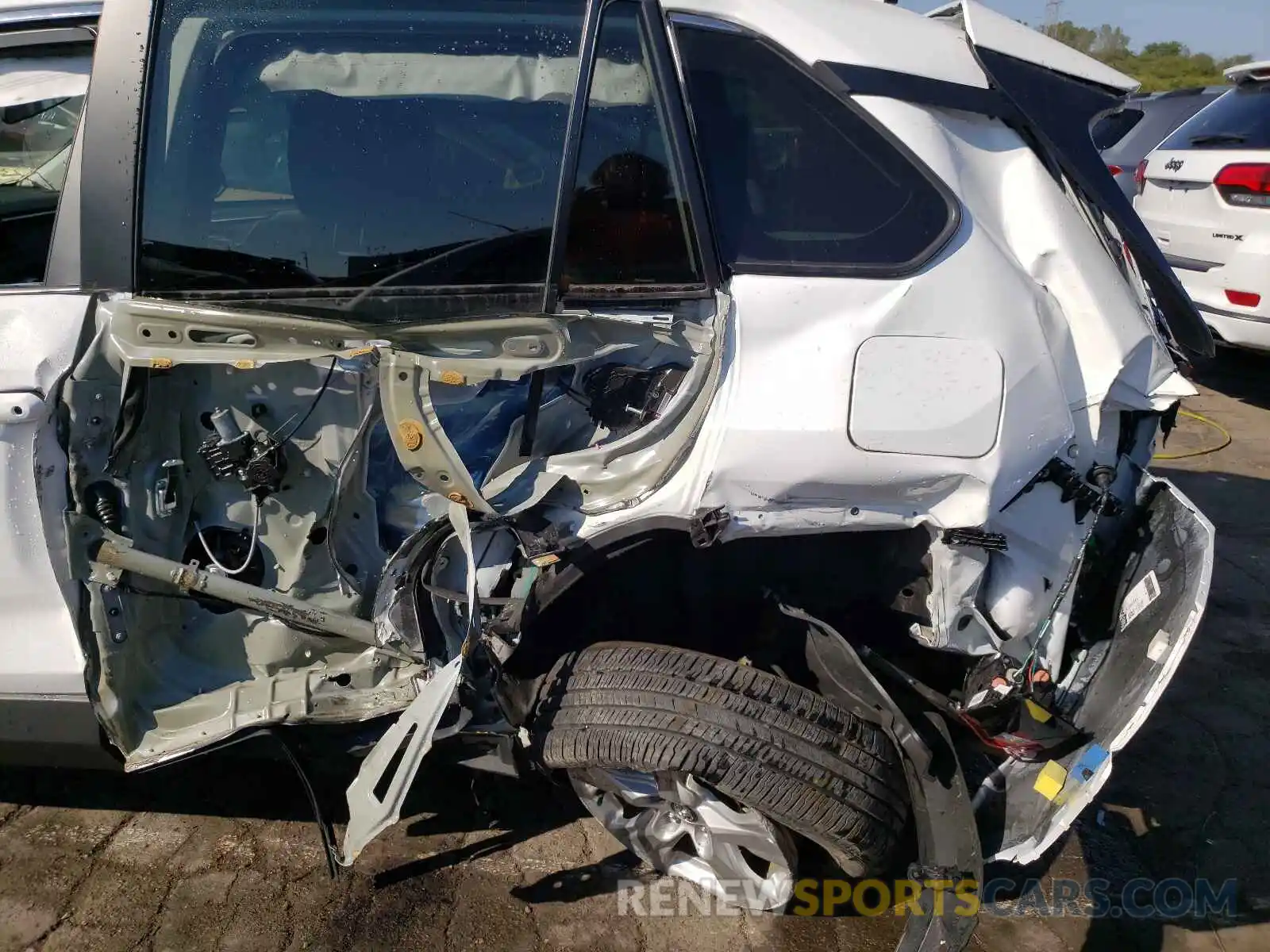 10 Photograph of a damaged car 2T3P1RFV7LC110743 TOYOTA RAV4 2020