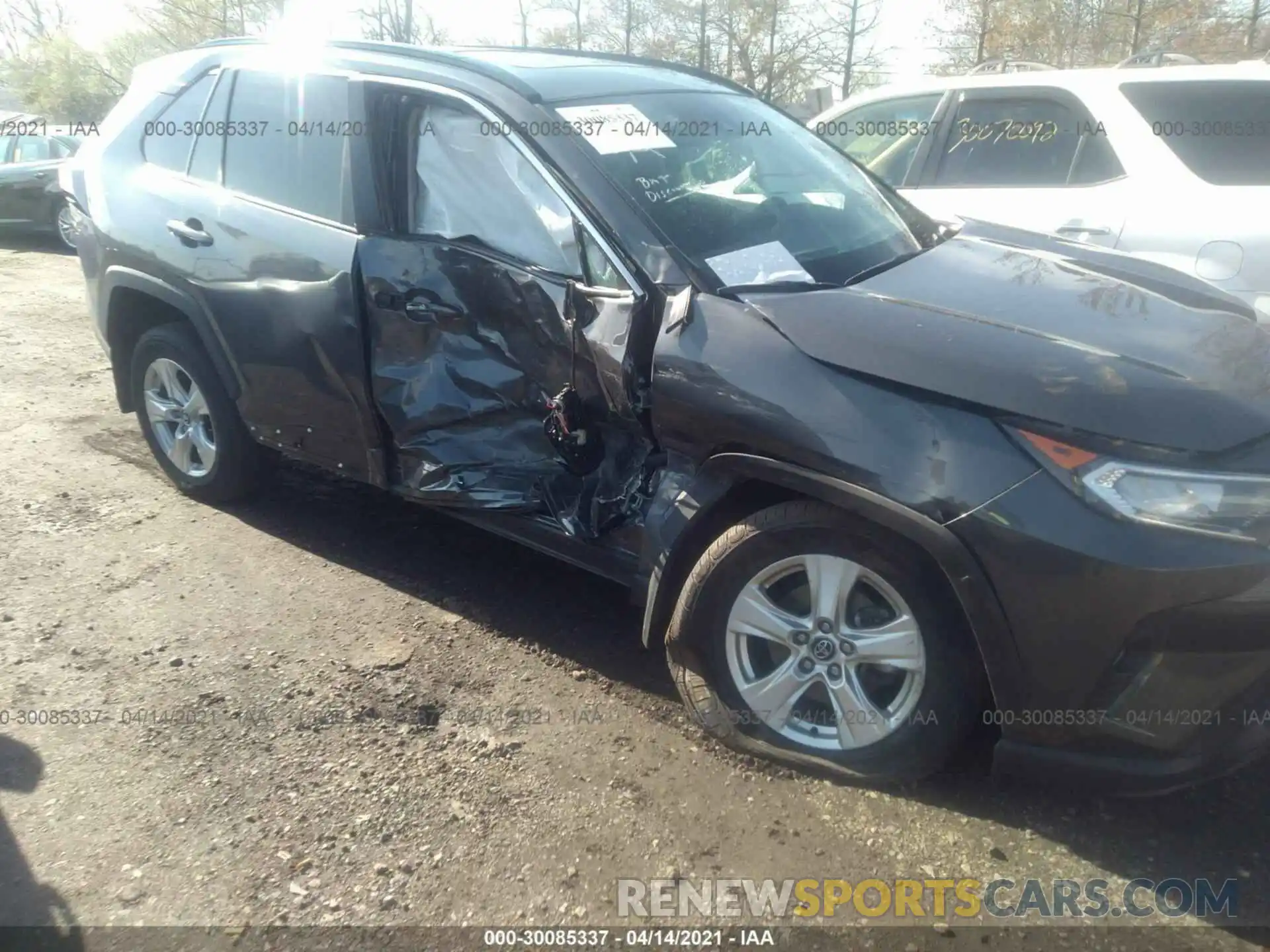 1 Photograph of a damaged car 2T3P1RFV7LW114662 TOYOTA RAV4 2020