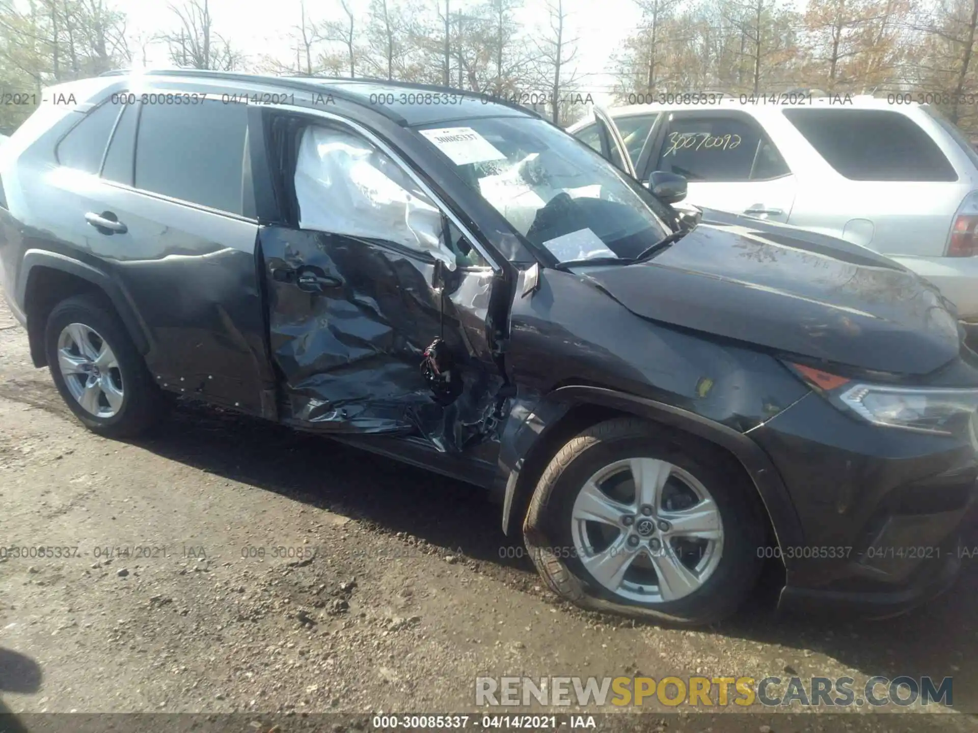 6 Photograph of a damaged car 2T3P1RFV7LW114662 TOYOTA RAV4 2020