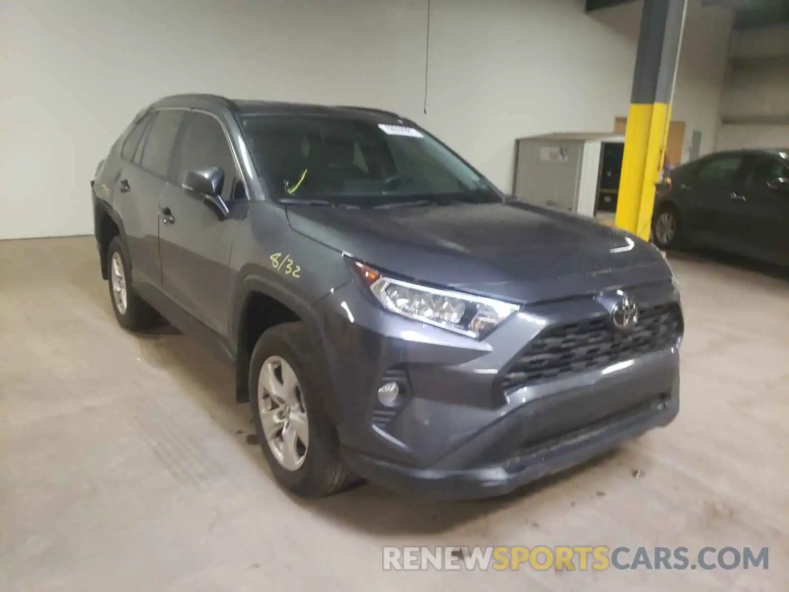 1 Photograph of a damaged car 2T3P1RFV7LW131008 TOYOTA RAV4 2020