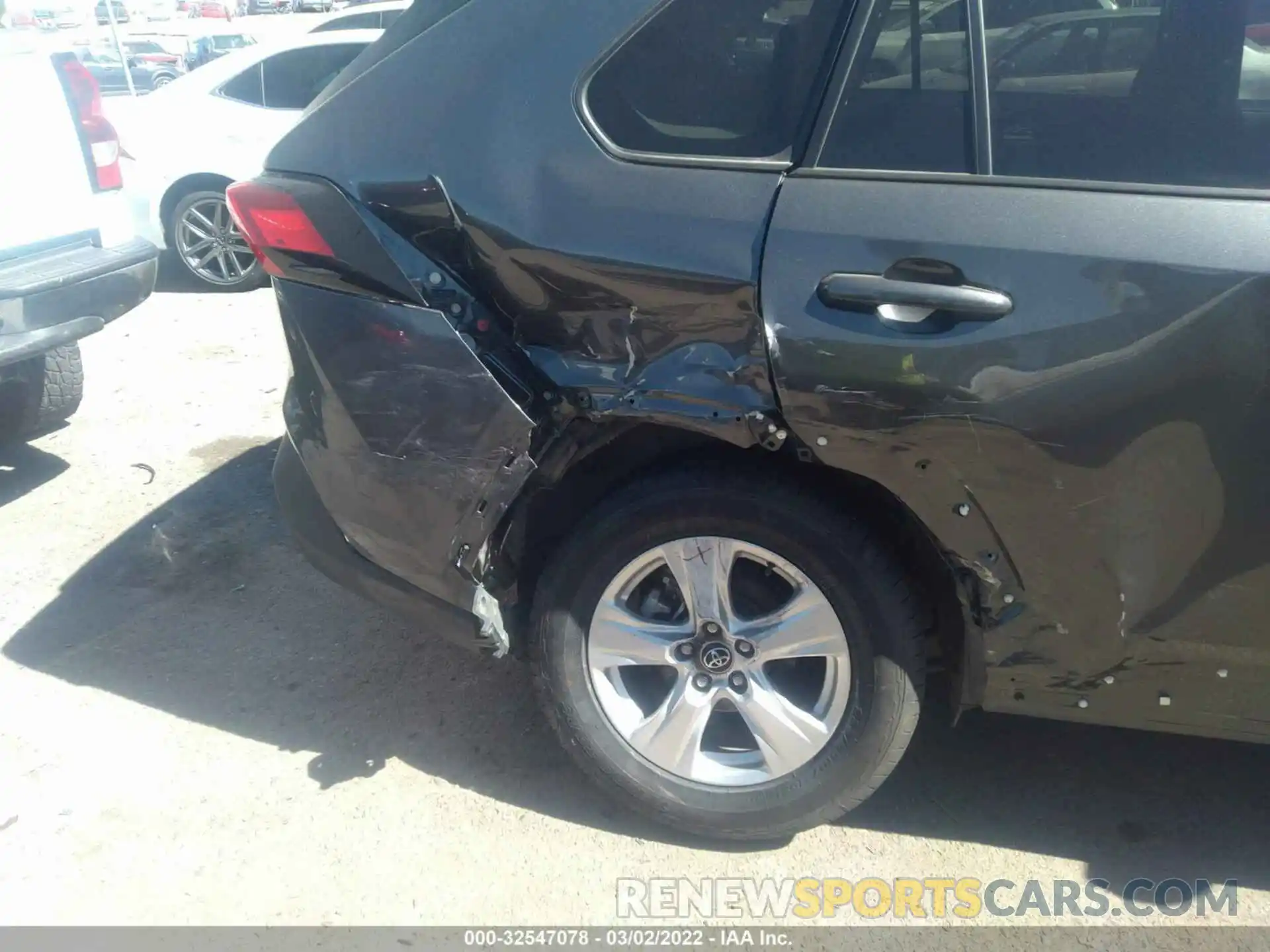 6 Photograph of a damaged car 2T3P1RFV8LC092382 TOYOTA RAV4 2020