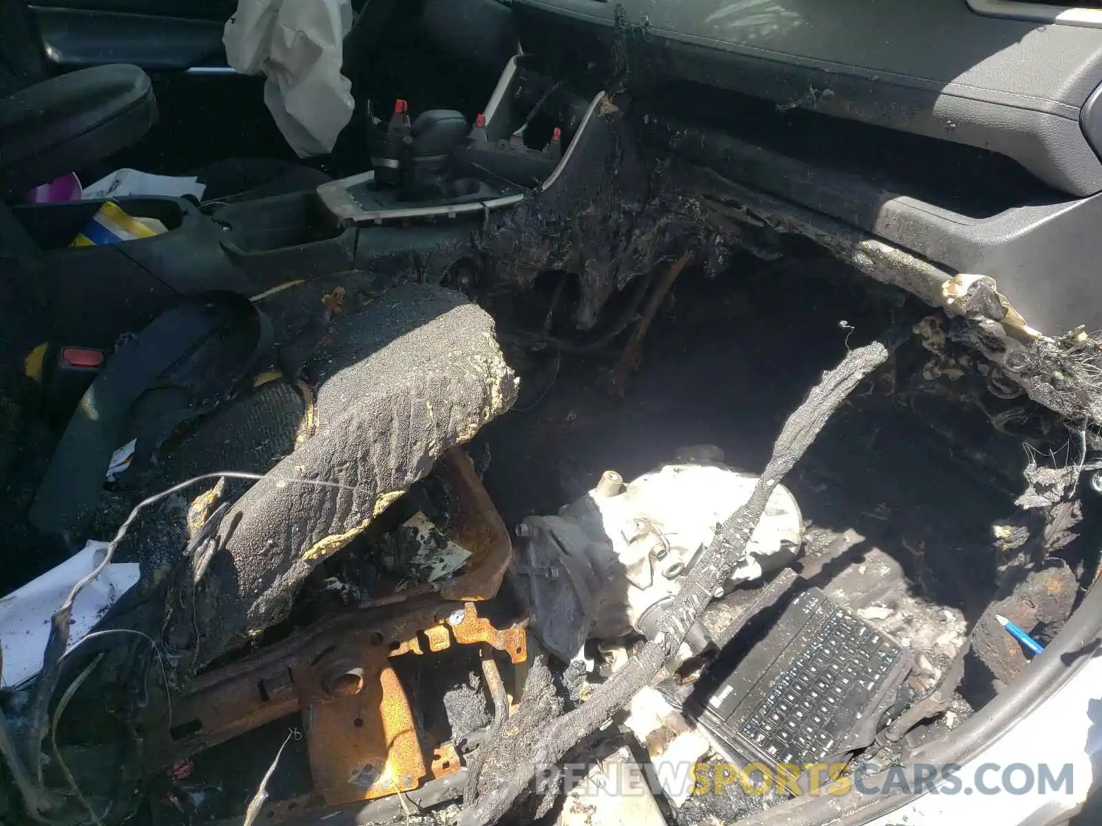 9 Photograph of a damaged car 2T3P1RFV8LC100206 TOYOTA RAV4 2020