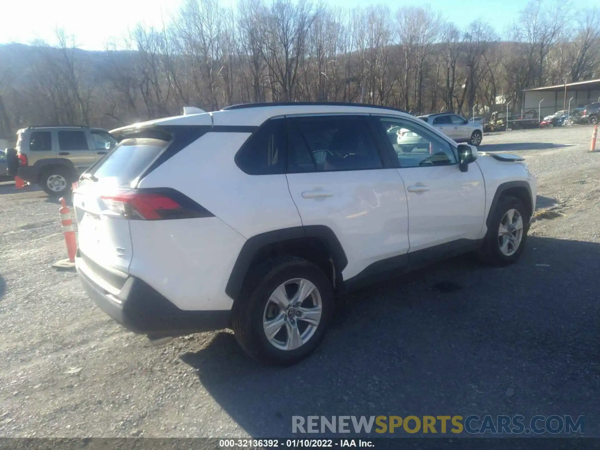 4 Photograph of a damaged car 2T3P1RFV8LC123081 TOYOTA RAV4 2020