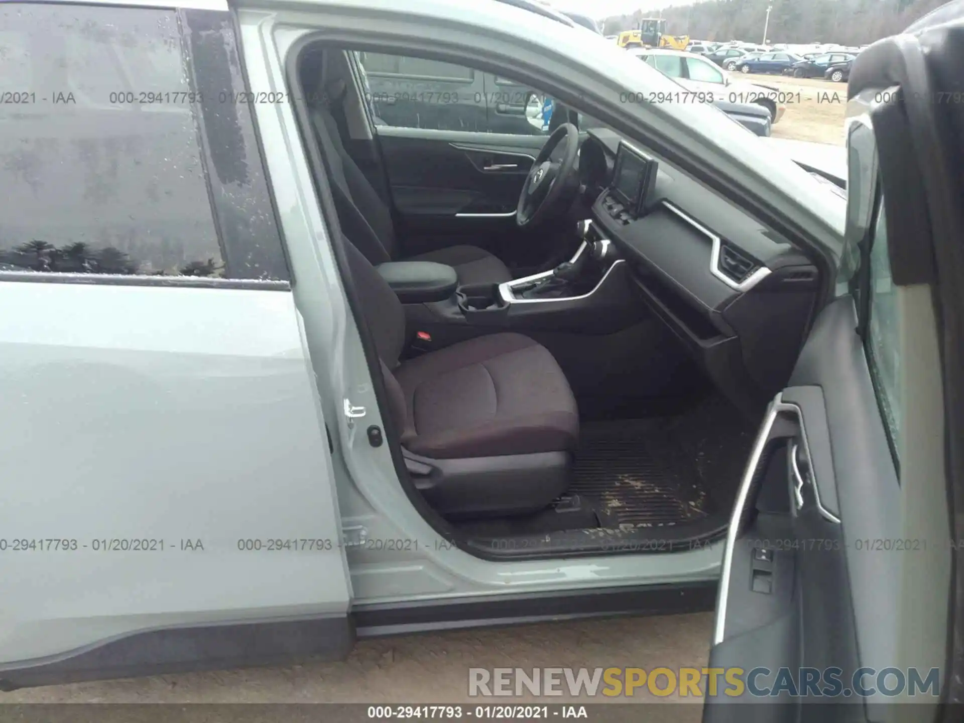 5 Photograph of a damaged car 2T3P1RFV8LC131181 TOYOTA RAV4 2020