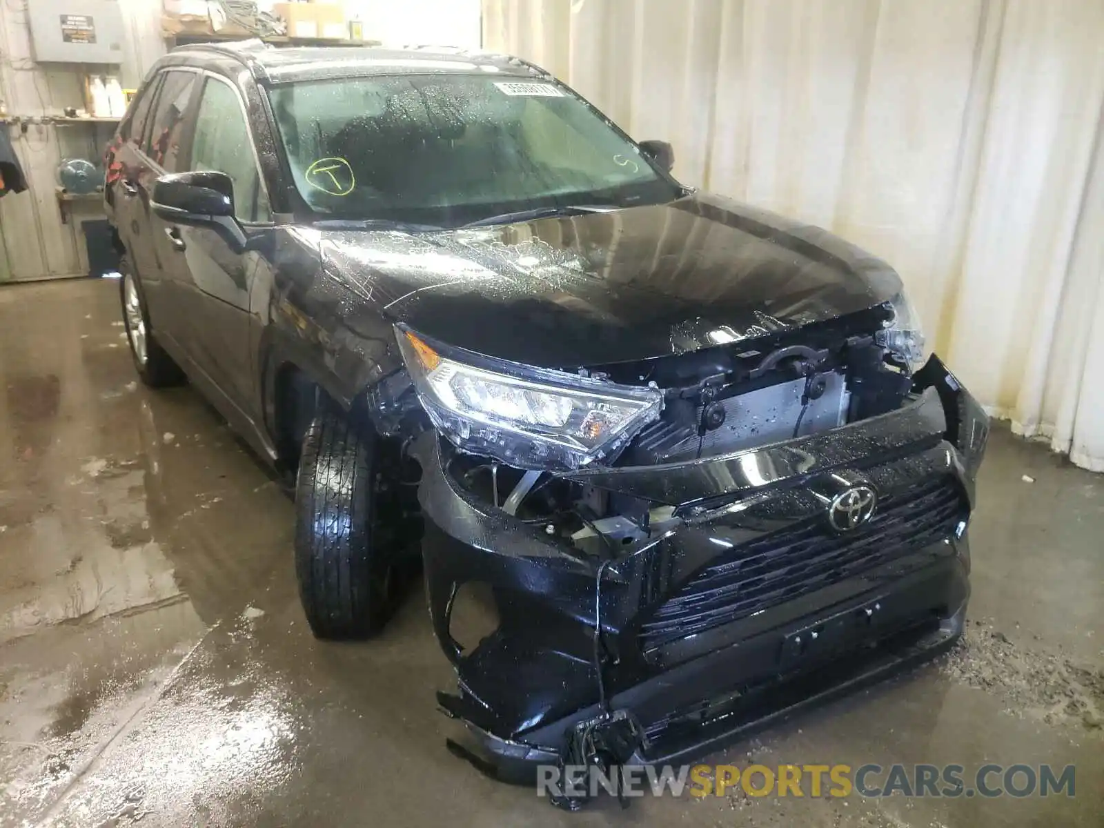 1 Photograph of a damaged car 2T3P1RFV8LW096589 TOYOTA RAV4 2020