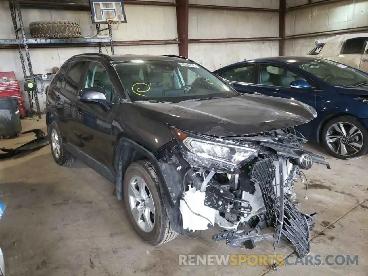 1 Photograph of a damaged car 2T3P1RFV8LW102116 TOYOTA RAV4 2020