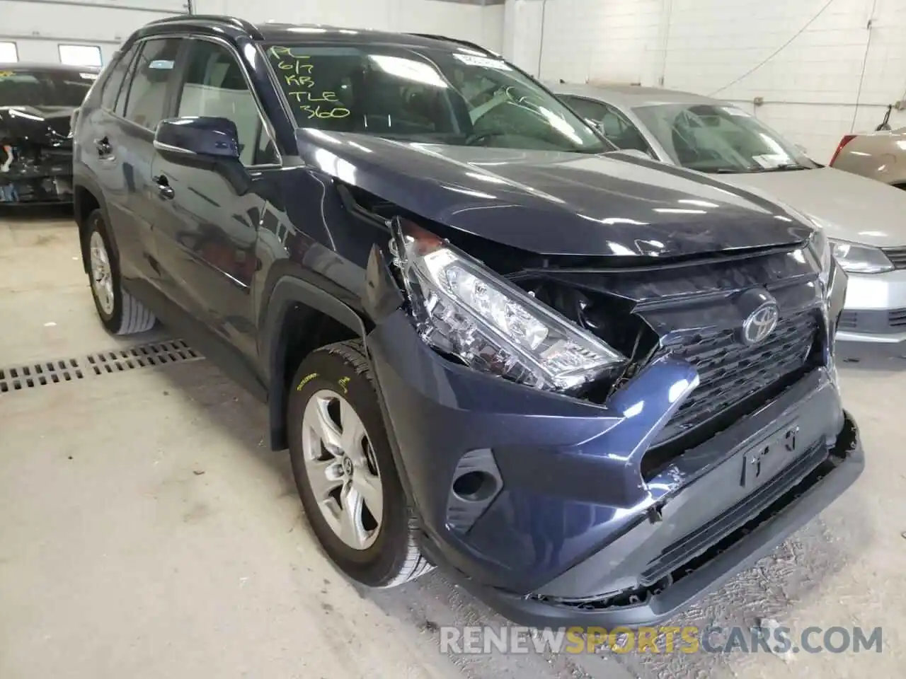 1 Photograph of a damaged car 2T3P1RFV8LW103041 TOYOTA RAV4 2020