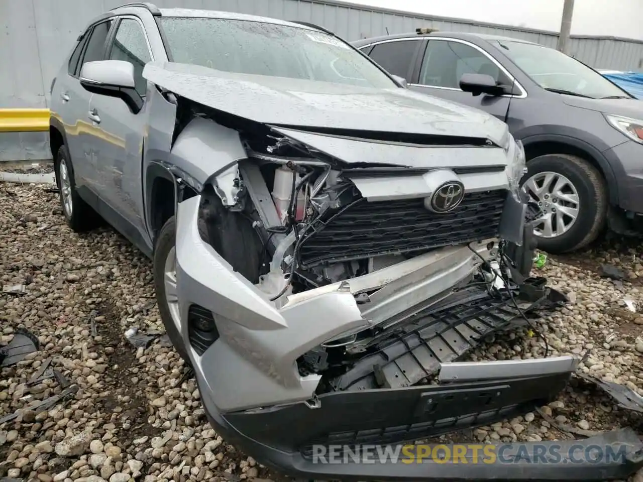 1 Photograph of a damaged car 2T3P1RFV8LW108403 TOYOTA RAV4 2020