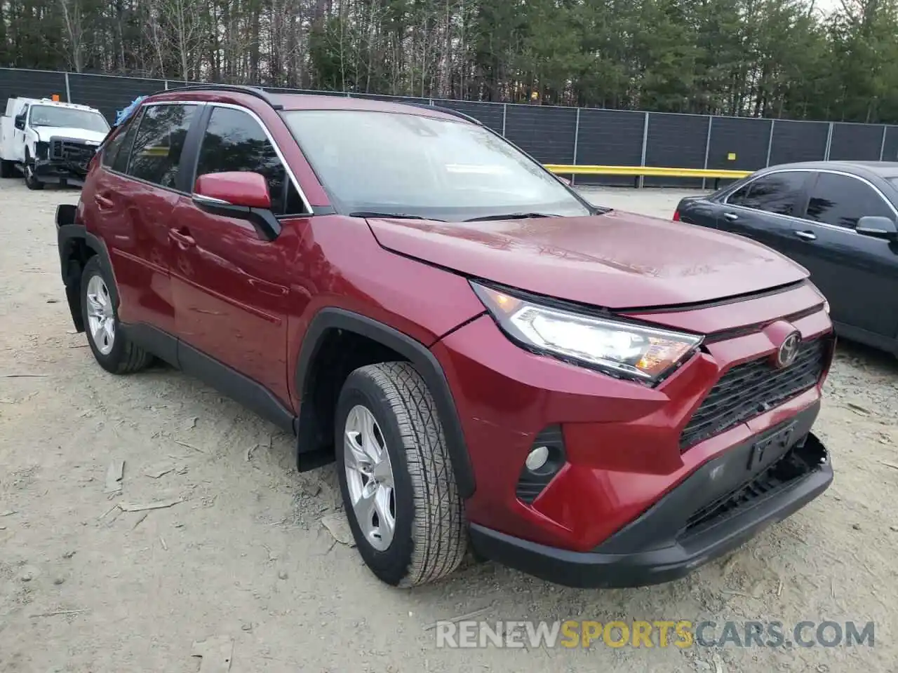 1 Photograph of a damaged car 2T3P1RFV8LW117361 TOYOTA RAV4 2020