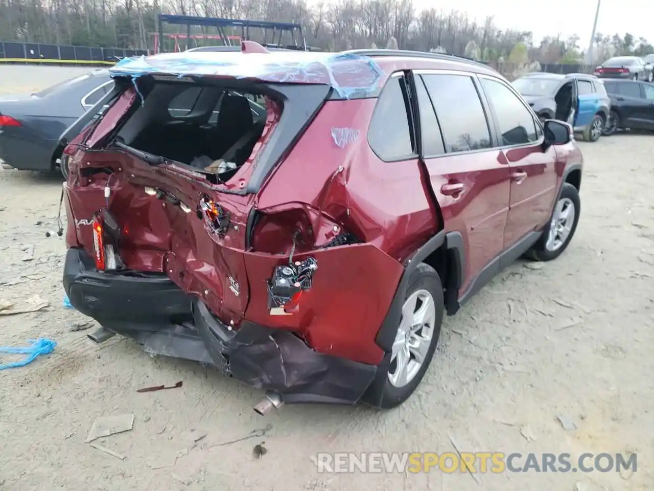 4 Photograph of a damaged car 2T3P1RFV8LW117361 TOYOTA RAV4 2020