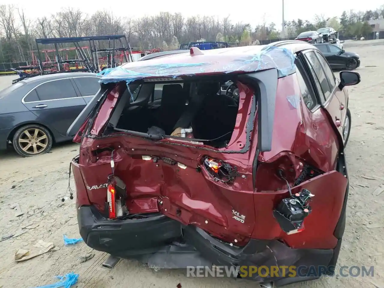 9 Photograph of a damaged car 2T3P1RFV8LW117361 TOYOTA RAV4 2020