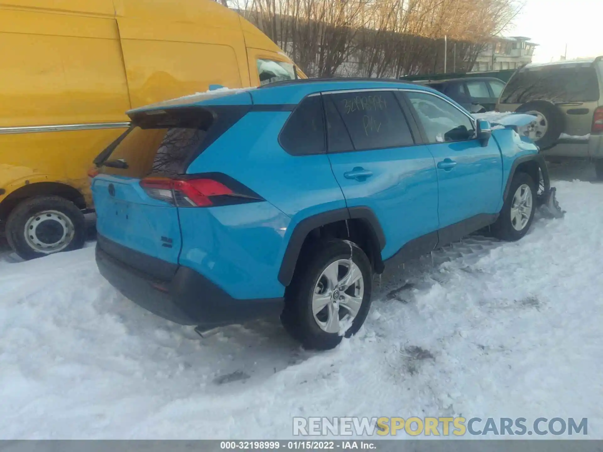 4 Photograph of a damaged car 2T3P1RFV8LW121667 TOYOTA RAV4 2020