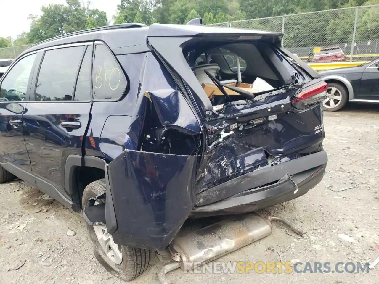 9 Photograph of a damaged car 2T3P1RFV8LW135536 TOYOTA RAV4 2020