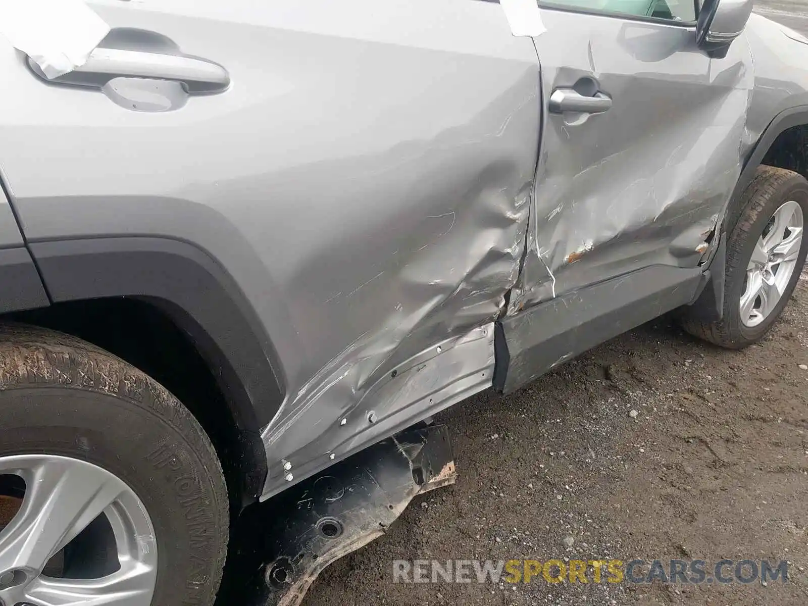 9 Photograph of a damaged car 2T3P1RFV9LC062288 TOYOTA RAV4 2020