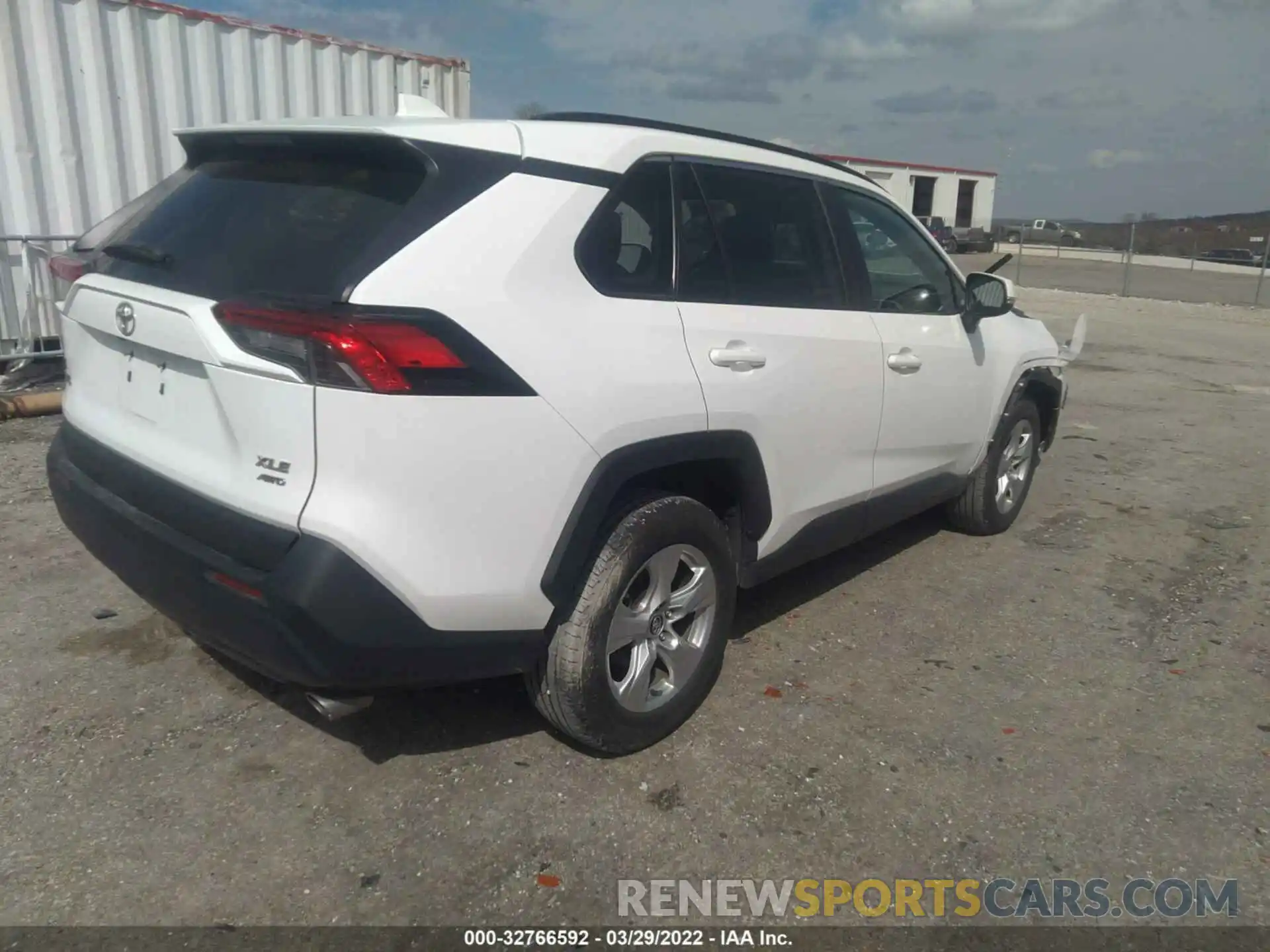 4 Photograph of a damaged car 2T3P1RFV9LC081018 TOYOTA RAV4 2020