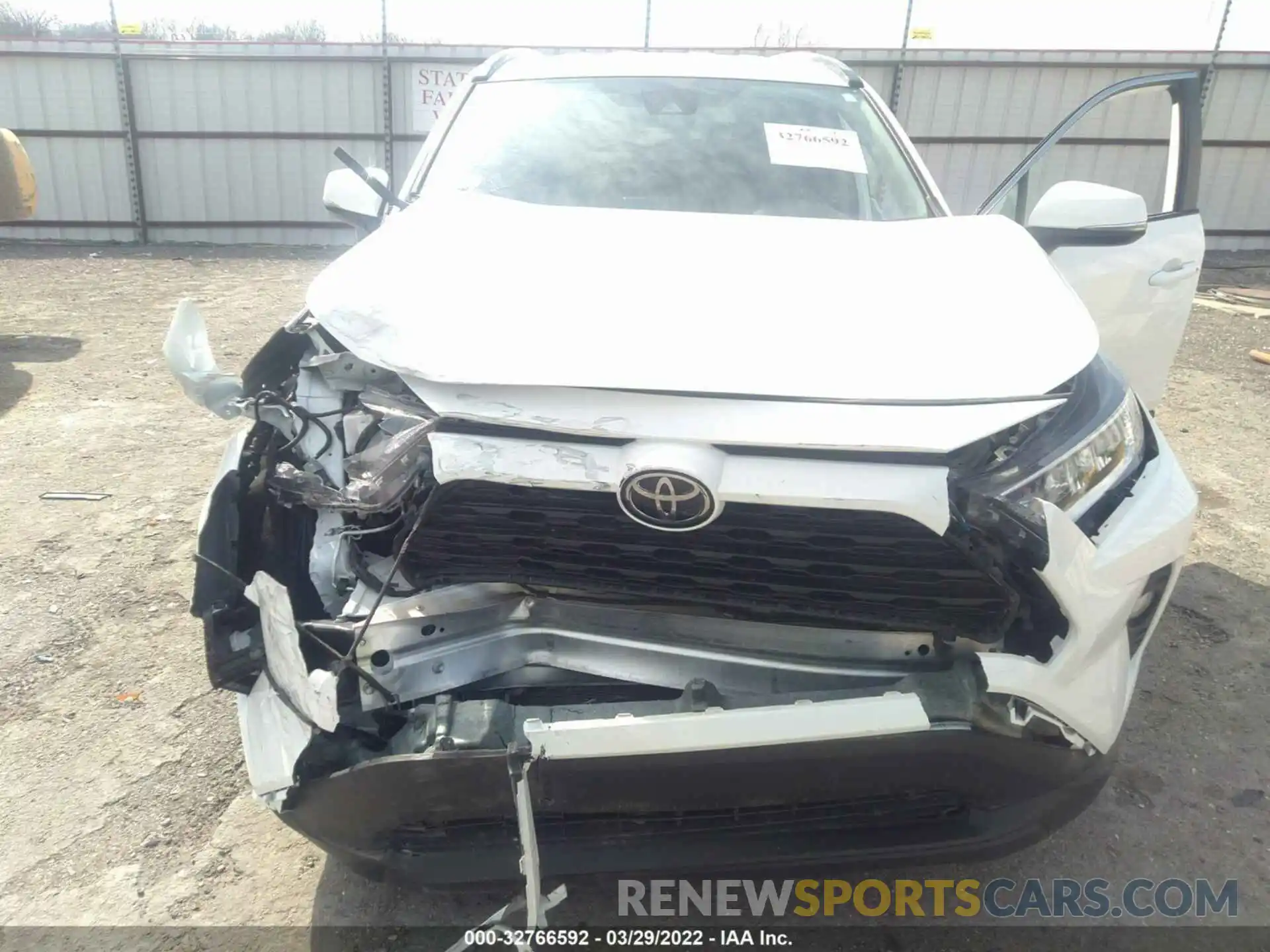 6 Photograph of a damaged car 2T3P1RFV9LC081018 TOYOTA RAV4 2020