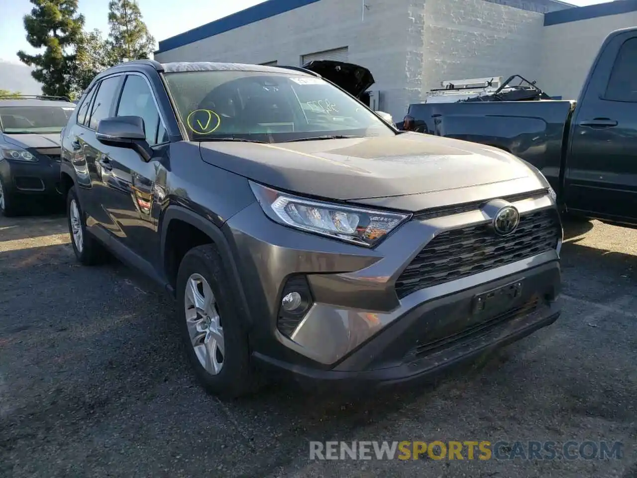 1 Photograph of a damaged car 2T3P1RFV9LC090169 TOYOTA RAV4 2020