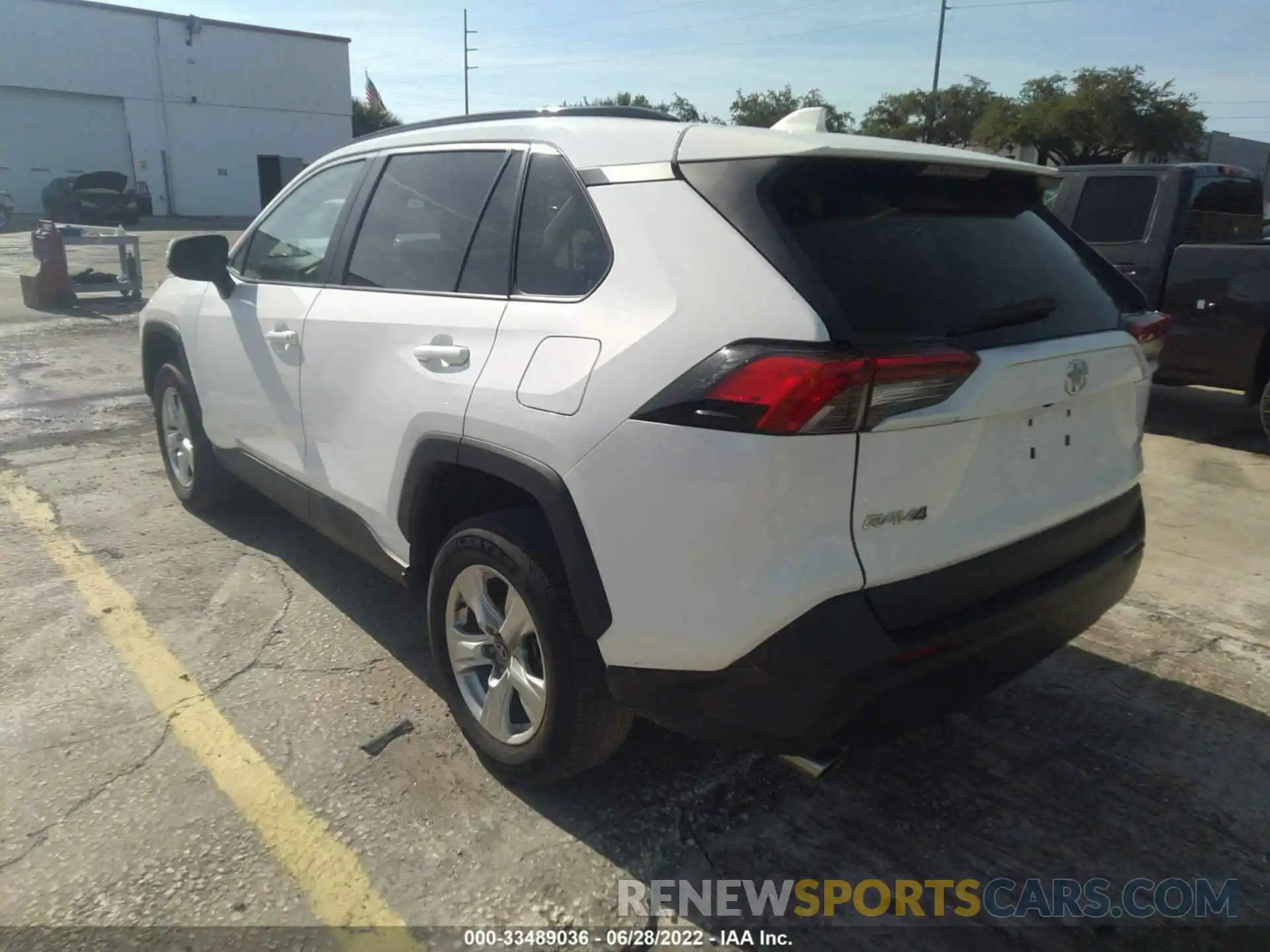 3 Photograph of a damaged car 2T3P1RFV9LC090544 TOYOTA RAV4 2020