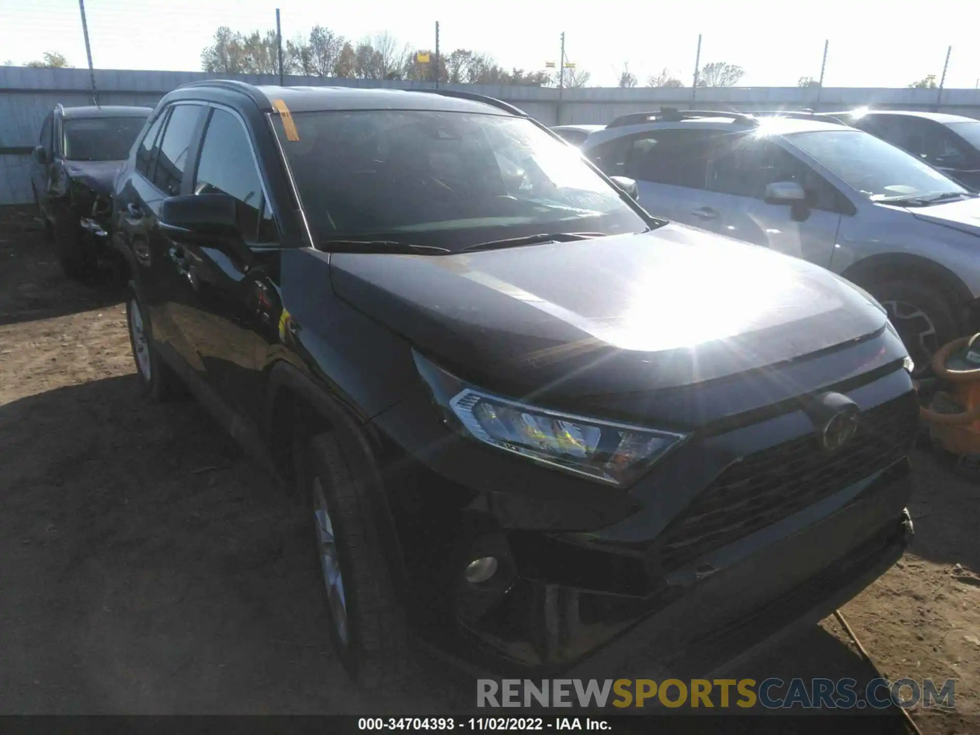 1 Photograph of a damaged car 2T3P1RFV9LC092102 TOYOTA RAV4 2020