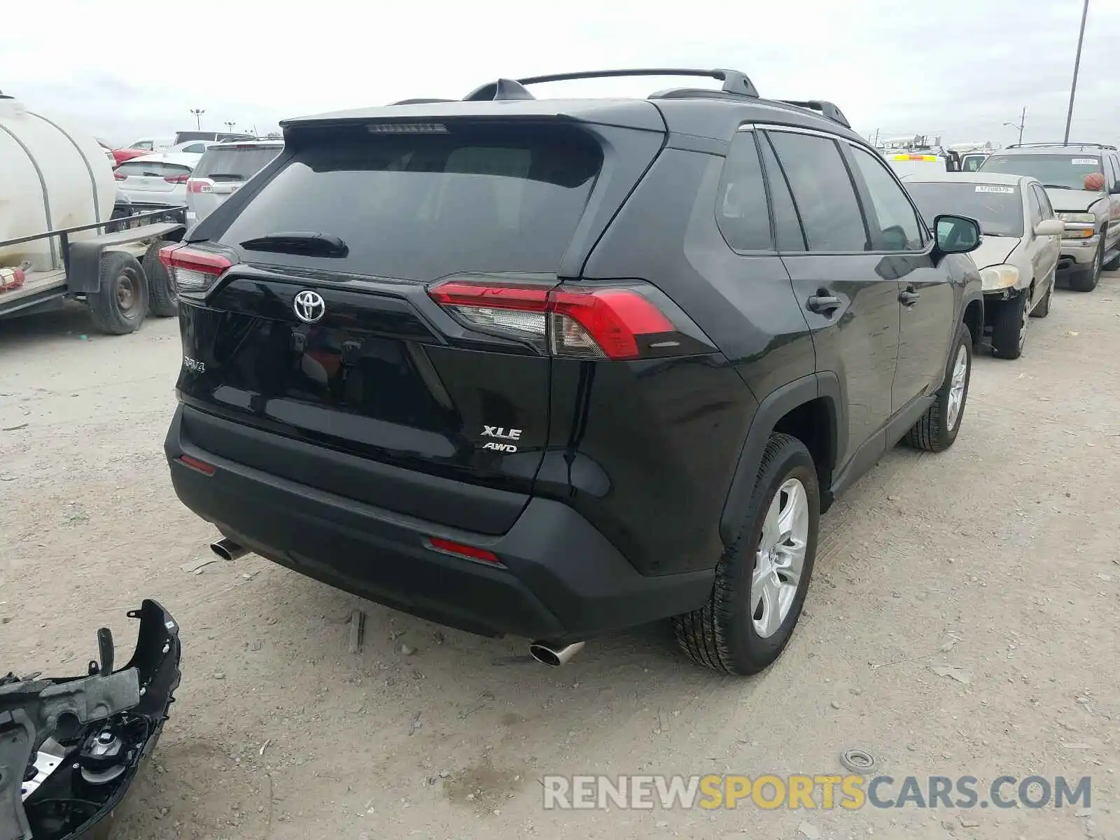 4 Photograph of a damaged car 2T3P1RFV9LC112414 TOYOTA RAV4 2020