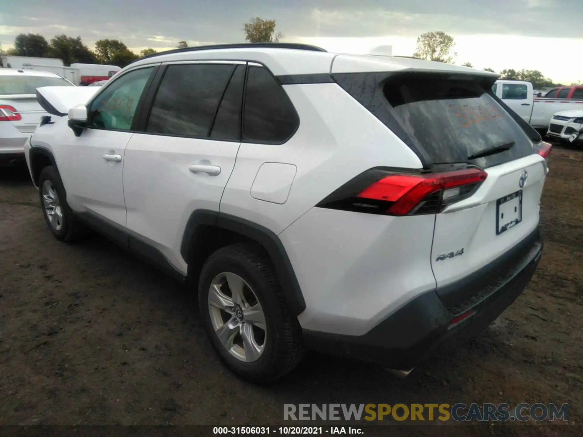 3 Photograph of a damaged car 2T3P1RFV9LC112428 TOYOTA RAV4 2020