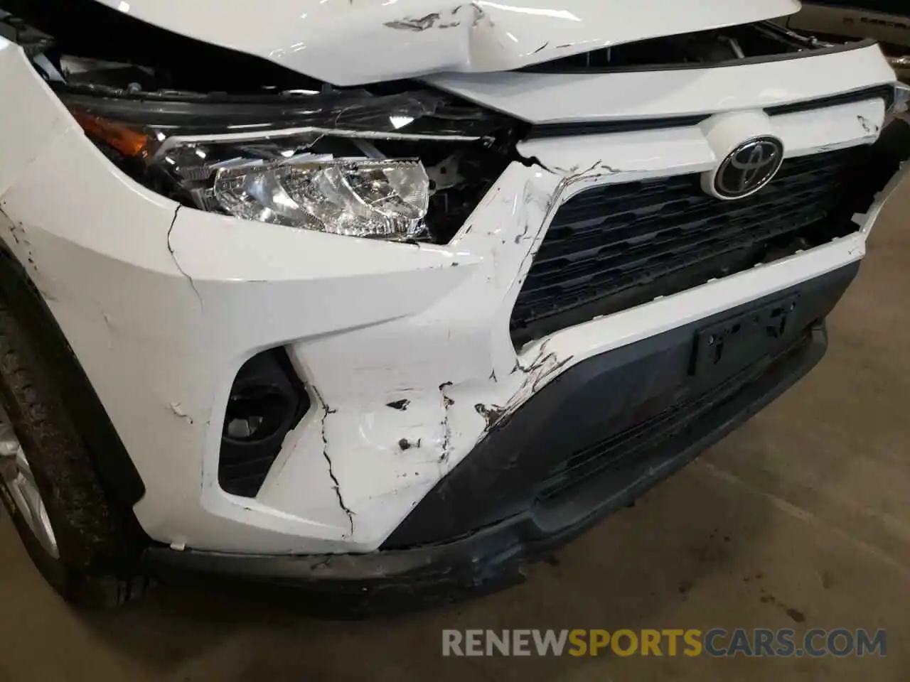 9 Photograph of a damaged car 2T3P1RFV9LC129679 TOYOTA RAV4 2020