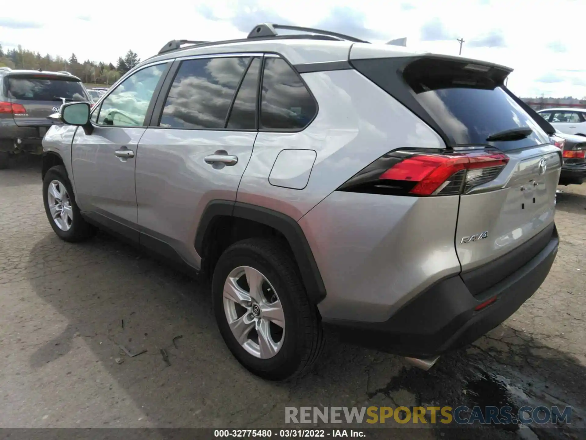 3 Фотография поврежденного автомобиля 2T3P1RFV9LC135787 TOYOTA RAV4 2020