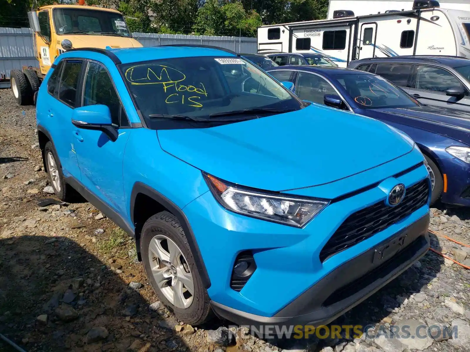 1 Photograph of a damaged car 2T3P1RFV9LW108636 TOYOTA RAV4 2020